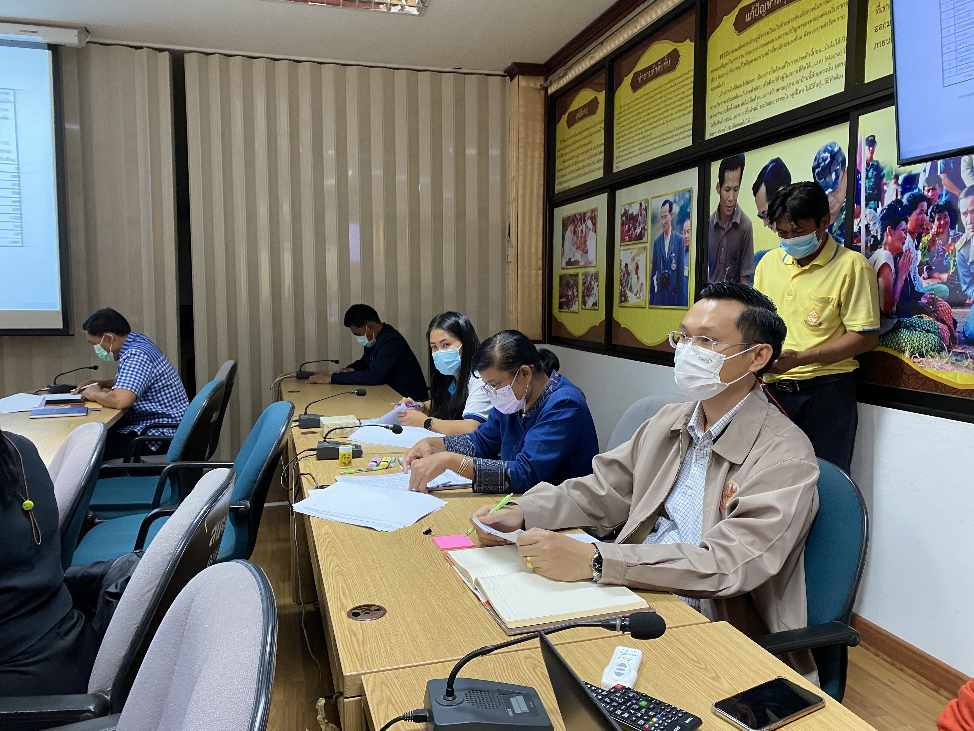 จังหวัดหนองคาย ประชุมคณะกรรมการบริหารศูนย์อำนวยการขจัดความยากจนและพัฒนาคนทุกช่วงวัยอย่างยั่งยืนตามหลักปรัชญ่ของเศรษฐกิจพอเพียงจังหวัดหนองคาย (คจพ.จ.) ครั้งที่ 3/2565