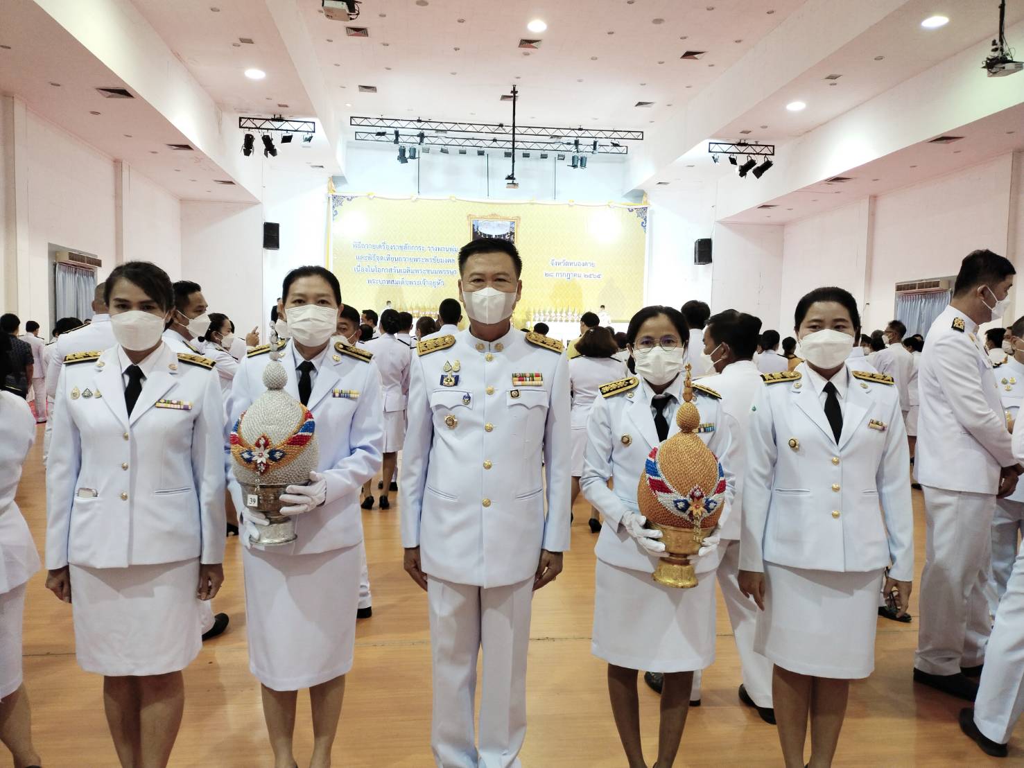 พช.หนองคาย ร่วมพิธีถวายเครื่องราชสักการะและจุดเทียนถวายพระพรชัยมงคล เฉลิมพระเกียรติพระบาทสมเด็จพระเจ้าอยู่หัว เนื่องในโอกาสวันเฉลิมพระชนมพรรษา 28 กรกฎาคม 2565