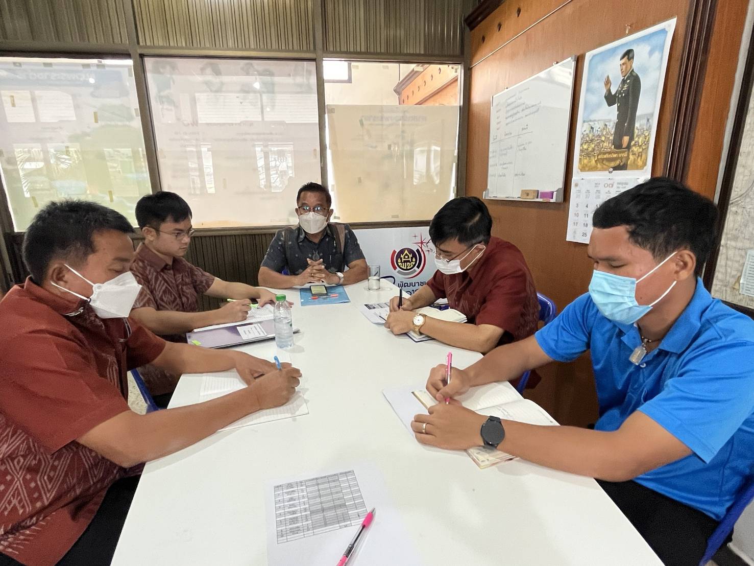 พช.หนองคาย ขับเคลื่อนงานตามภารกิจของกรมการพัฒนาชุมชนและลงพื้นที่ตรวจเยี่ยมครัวเรือนเป้าหมายการขจัดความยากจนและพัฒนาคนทุกช่วงวันอย่างยังยืนตามหลักปรัชญาเศรษฐกิจพอเพียง อำเภอโพนพิสัย