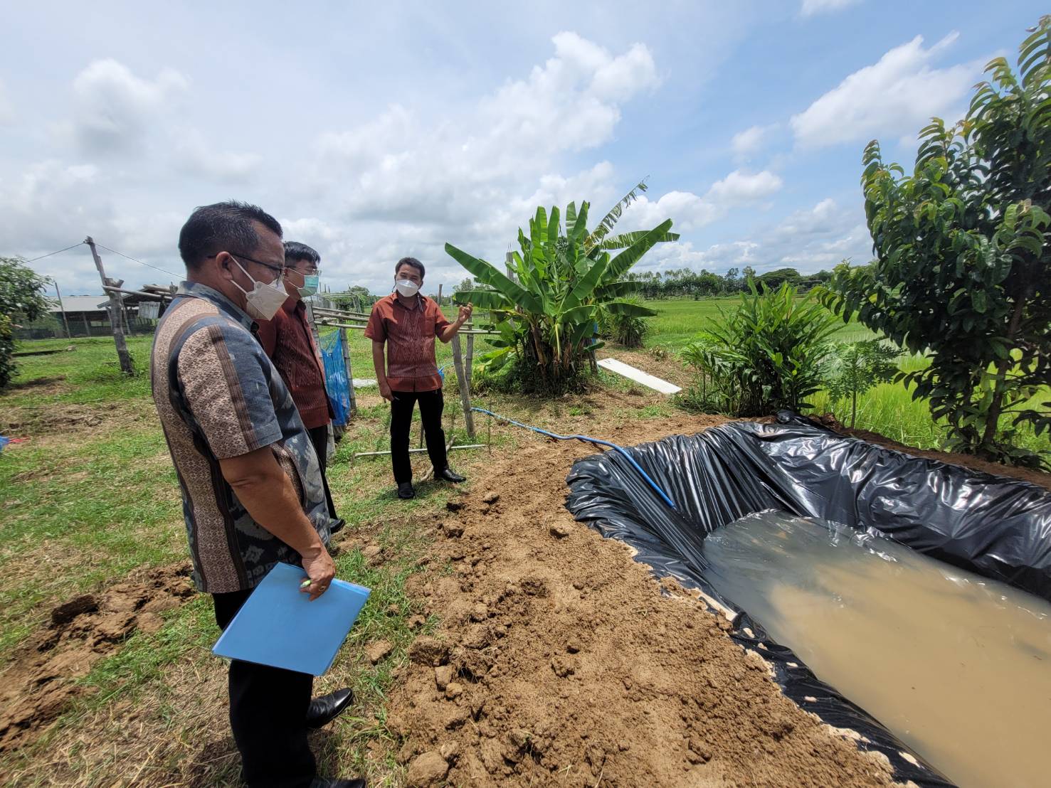 พช.หนองคาย ขับเคลื่อนงานตามภารกิจของกรมการพัฒนาชุมชนและลงพื้นที่ตรวจเยี่ยมครัวเรือนเป้าหมายการขจัดความยากจนและพัฒนาคนทุกช่วงวันอย่างยังยืนตามหลักปรัชญาเศรษฐกิจพอเพียง อำเภอโพนพิสัย