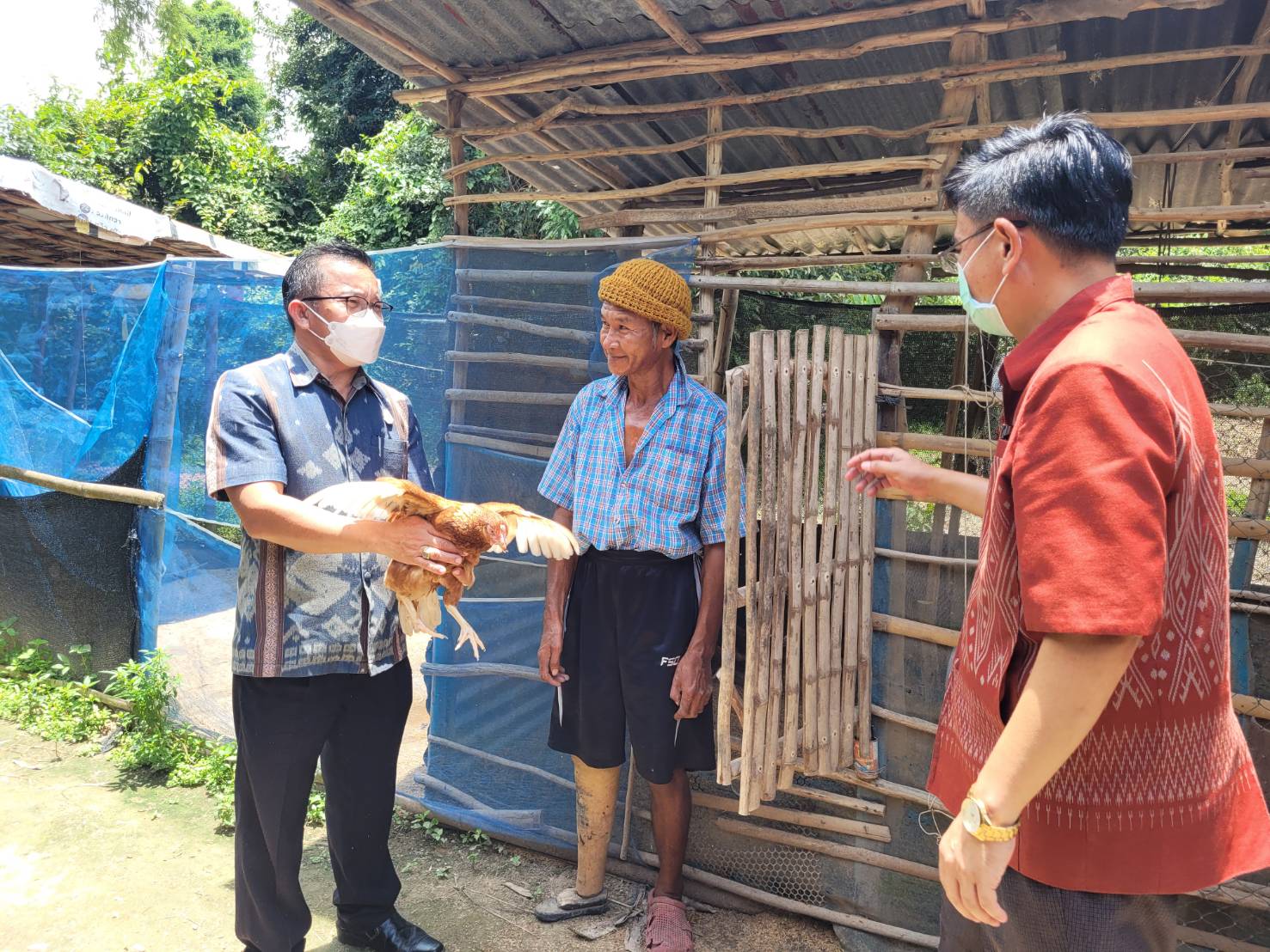 พช.หนองคาย ขับเคลื่อนงานตามภารกิจของกรมการพัฒนาชุมชนและลงพื้นที่ตรวจเยี่ยมครัวเรือนเป้าหมายการขจัดความยากจนและพัฒนาคนทุกช่วงวันอย่างยังยืนตามหลักปรัชญาเศรษฐกิจพอเพียง อำเภอโพนพิสัย