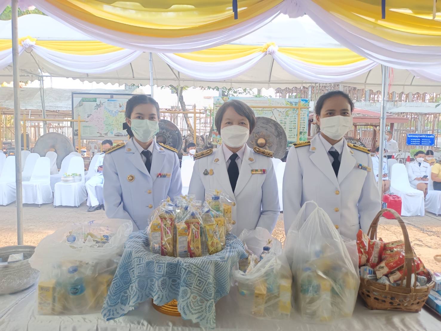 พช.หนองคาย ร่วมพิธีทำบุญตักบาตร ถวายราชกุศล​ วันเฉลิมพระเกียรติพระบาทสมเด็จพระเจ้าอยู่หัว เนื่องในวันเฉลิมพระชนมพรรษา 28 กรกฎาคม 2565