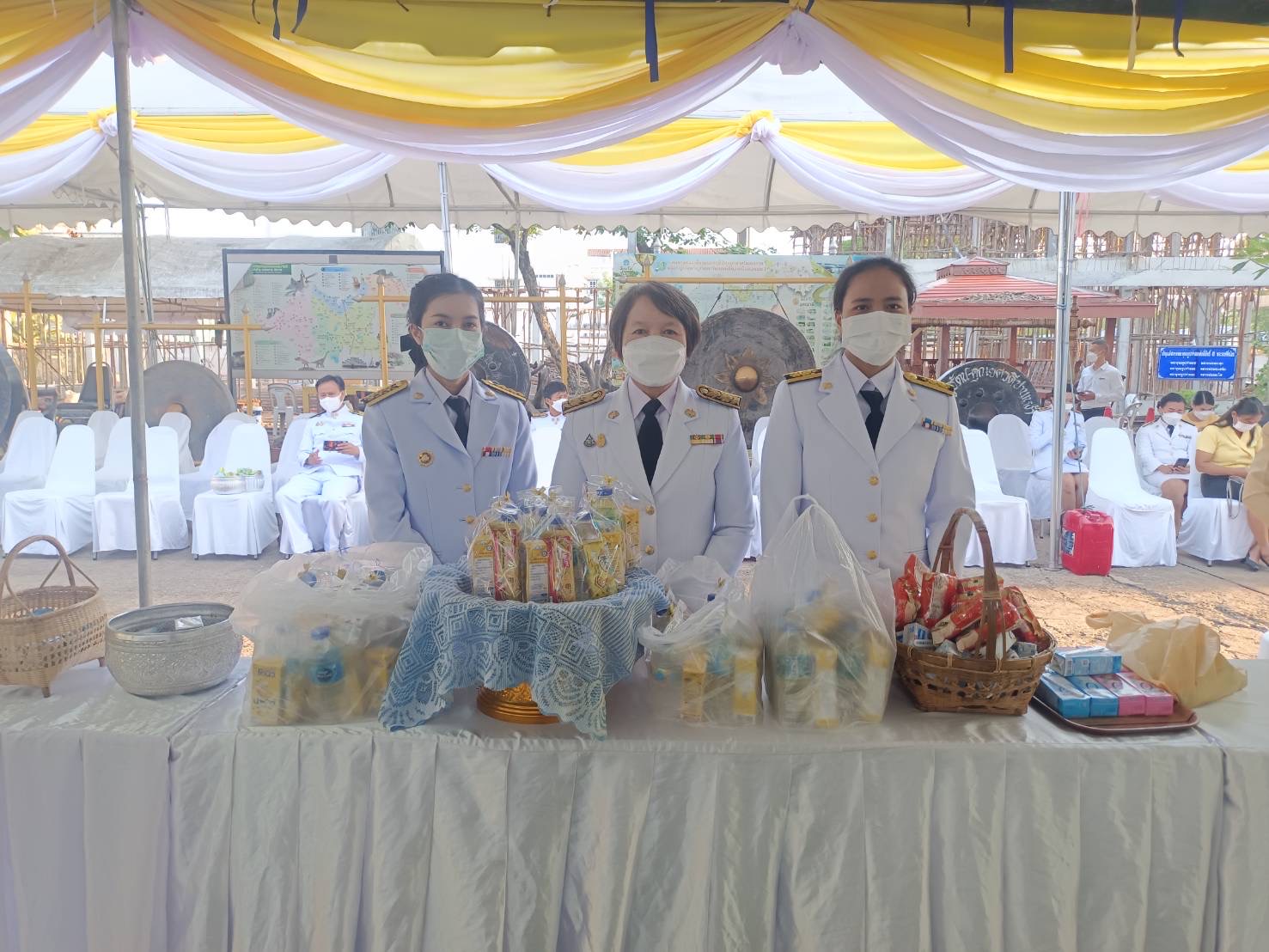 พช.หนองคาย ร่วมพิธีทำบุญตักบาตร ถวายราชกุศล​ วันเฉลิมพระเกียรติพระบาทสมเด็จพระเจ้าอยู่หัว เนื่องในวันเฉลิมพระชนมพรรษา 28 กรกฎาคม 2565