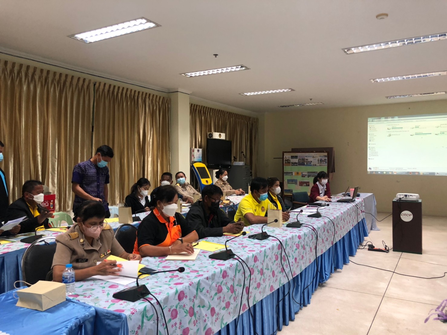 จังหวัดหนองคาย ขับเคลื่อนการขจัดความยากจนและพัฒนาคนทุกช่วงวัยอย่างยั่งยืน ตามหลักปรัชญาของเศรษฐกิจพอเพียง ผ่านการประชุมเจ้าหน้าที่ที่รับผิดชอบ ศูนย์อำนวยการขจัดความยากจนและพัฒนาคนทุกช่วงวัยอย่างยั่งยืน ตามหลักปรัชญาของเศรษฐกิจพอเพียงจังหวัดหนองคาย (ศจพ.จ.)