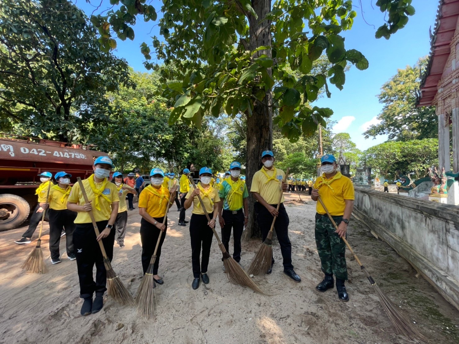 พช.หนองคาย ร่วมกิจกรรมจิตอาสาพัฒนา เนื่องในวันเฉลิมพระชนมพรรษาสมเด็จพระเจ้าอยู่หัว 28 กรกฎาคม 2565 กิจกรรมพัฒนาสิ่งแวดล้อมและบำเพ็ญสาธารณประโยชน์