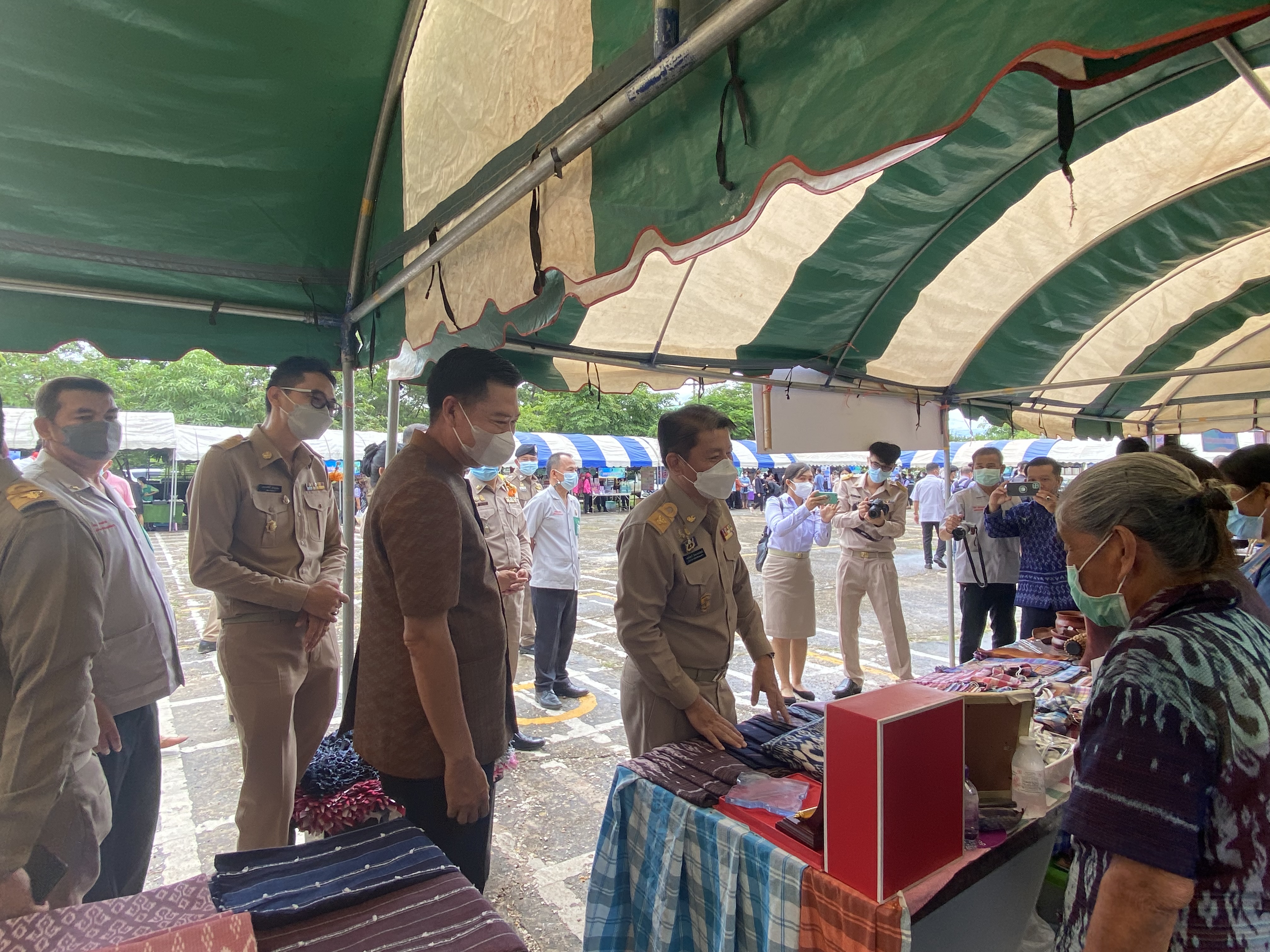 ผู้ว่าราชการจังหวัดหนองคาย มอบทุนอุปการะเด็ก กองทุนพัฒนาเด็กชนบทในพระราชูปถัมภ์ สมเด็จพระเทพรัตนราชสุดา สยามบรมราชกุมารี โครงการบริการจังหวัดเคลื่อนที่แบบบูรณาการ และหน่วยบำบัดทุกข์ บำรุงสุข จังหวัดหนองคาย