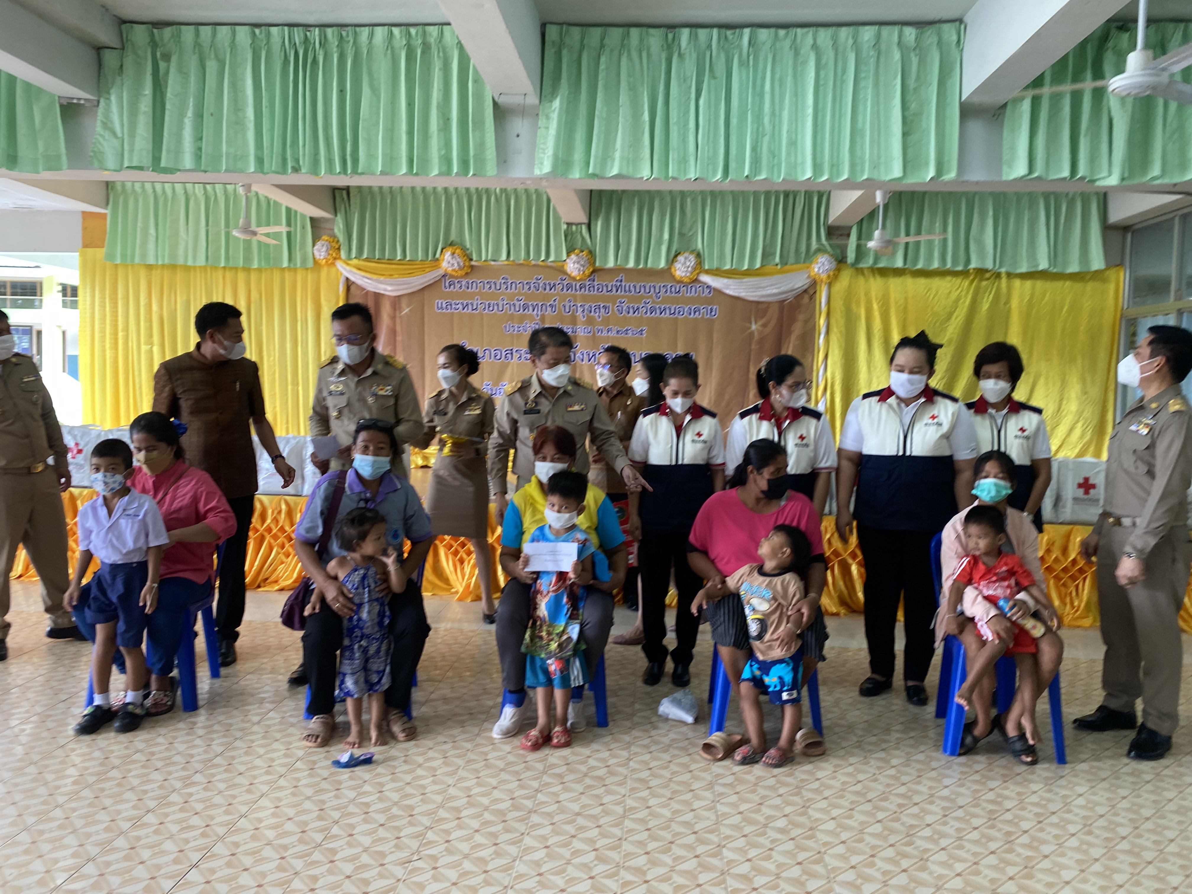 ผู้ว่าราชการจังหวัดหนองคาย มอบทุนอุปการะเด็ก กองทุนพัฒนาเด็กชนบทในพระราชูปถัมภ์ สมเด็จพระเทพรัตนราชสุดา สยามบรมราชกุมารี โครงการบริการจังหวัดเคลื่อนที่แบบบูรณาการ และหน่วยบำบัดทุกข์ บำรุงสุข จังหวัดหนองคาย