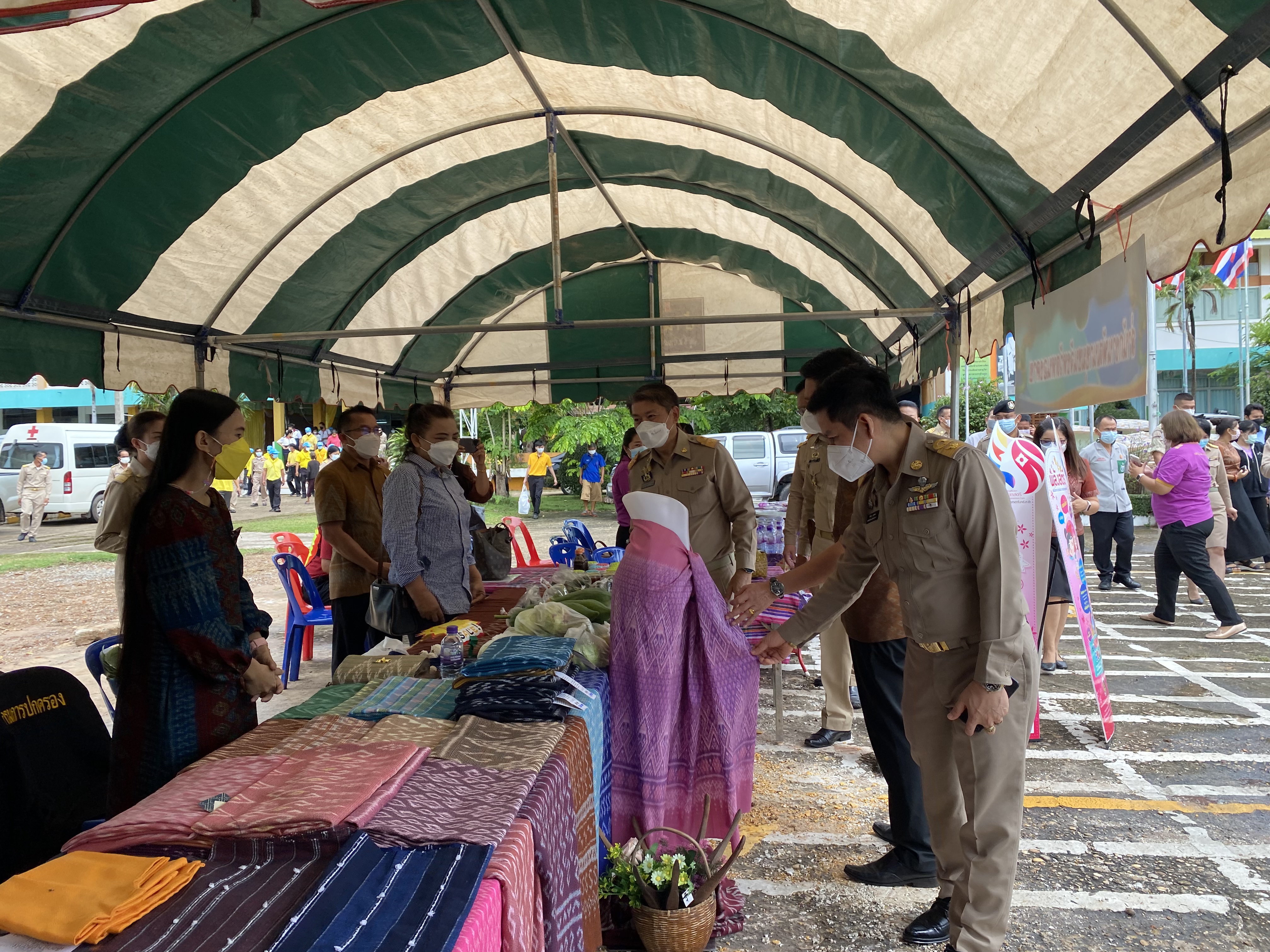 ผู้ว่าราชการจังหวัดหนองคาย มอบทุนอุปการะเด็ก กองทุนพัฒนาเด็กชนบทในพระราชูปถัมภ์ สมเด็จพระเทพรัตนราชสุดา สยามบรมราชกุมารี โครงการบริการจังหวัดเคลื่อนที่แบบบูรณาการ และหน่วยบำบัดทุกข์ บำรุงสุข จังหวัดหนองคาย