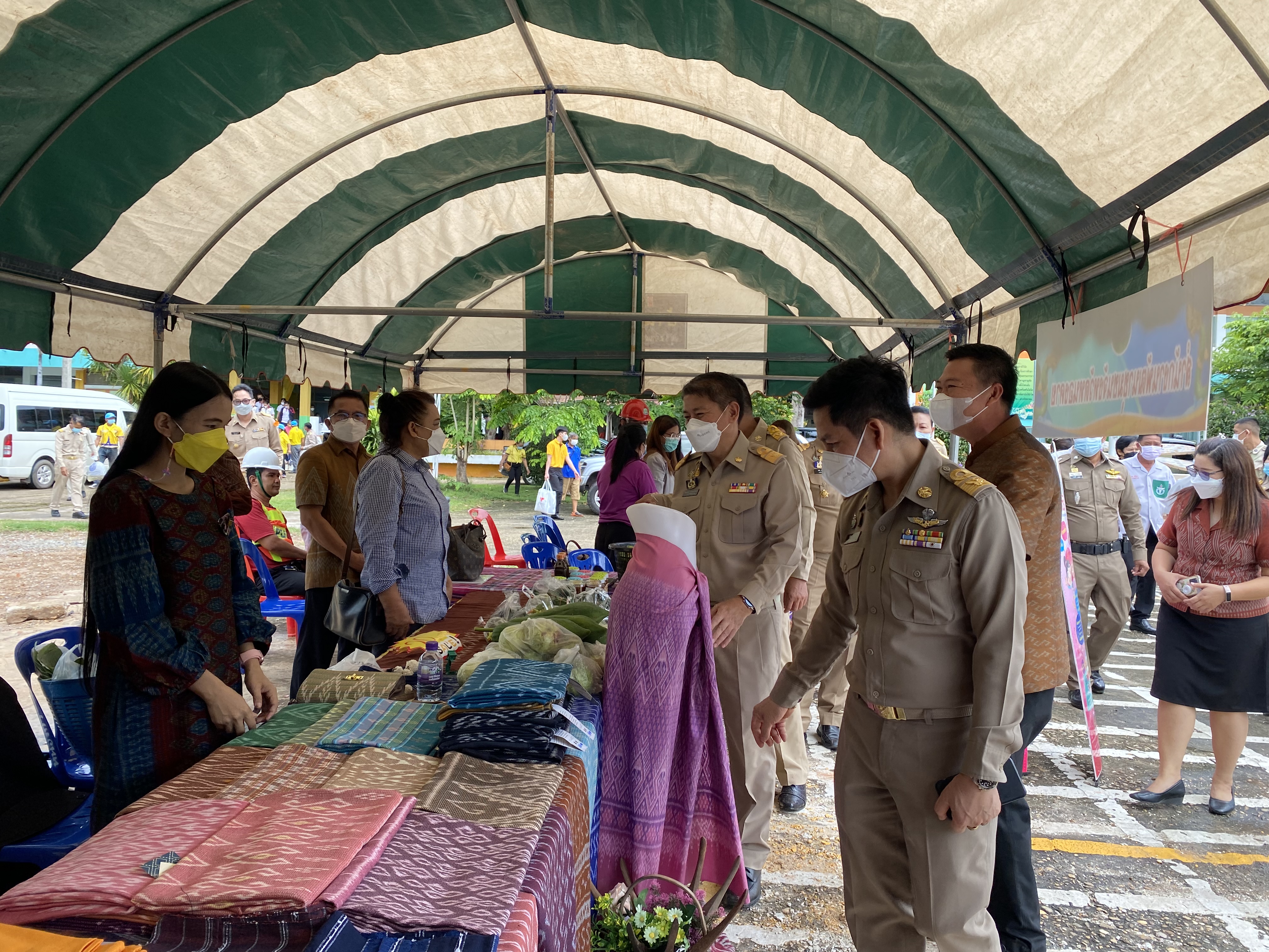 ผู้ว่าราชการจังหวัดหนองคาย มอบทุนอุปการะเด็ก กองทุนพัฒนาเด็กชนบทในพระราชูปถัมภ์ สมเด็จพระเทพรัตนราชสุดา สยามบรมราชกุมารี โครงการบริการจังหวัดเคลื่อนที่แบบบูรณาการ และหน่วยบำบัดทุกข์ บำรุงสุข จังหวัดหนองคาย