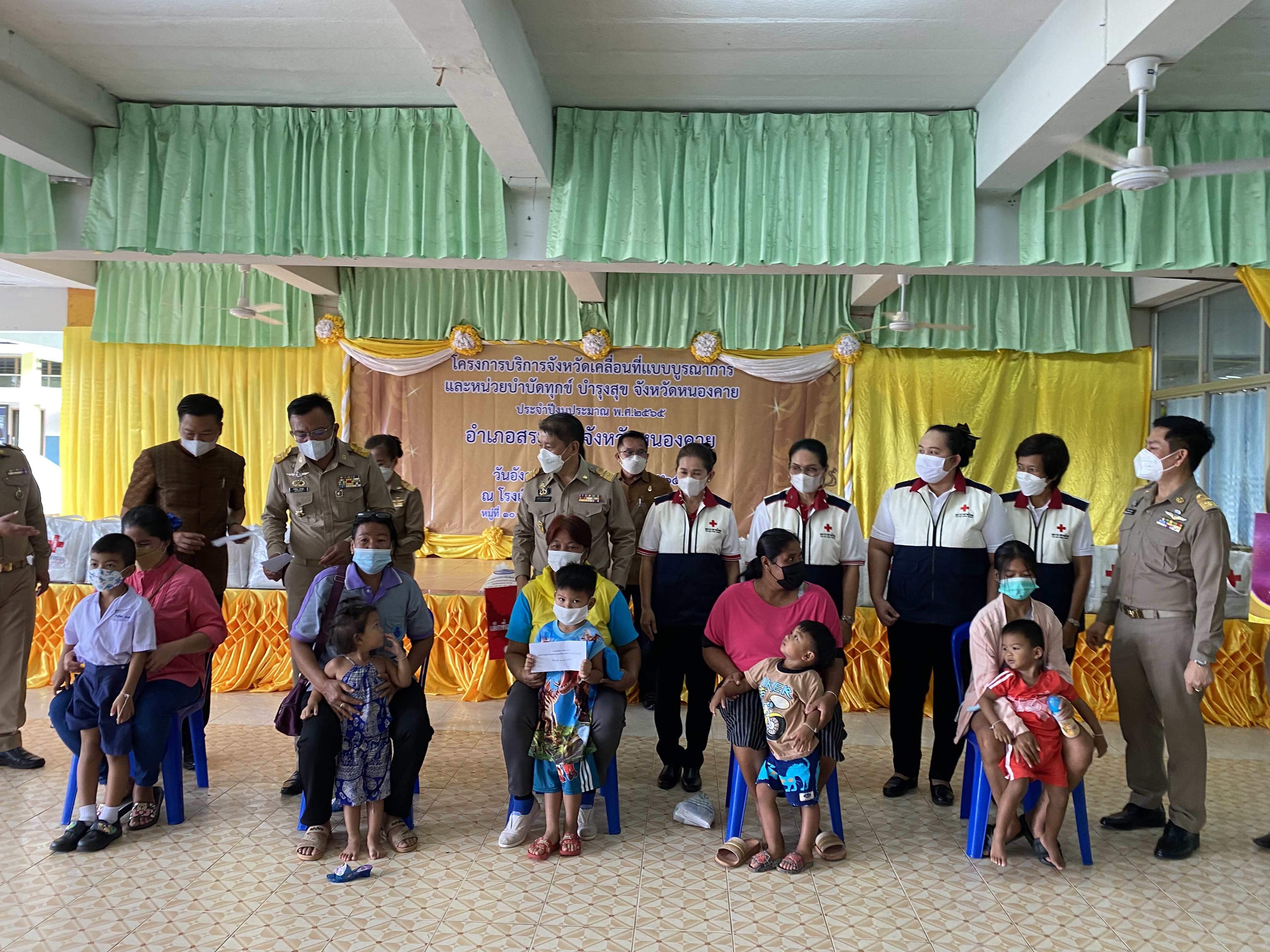 ผู้ว่าราชการจังหวัดหนองคาย มอบทุนอุปการะเด็ก กองทุนพัฒนาเด็กชนบทในพระราชูปถัมภ์ สมเด็จพระเทพรัตนราชสุดา สยามบรมราชกุมารี โครงการบริการจังหวัดเคลื่อนที่แบบบูรณาการ และหน่วยบำบัดทุกข์ บำรุงสุข จังหวัดหนองคาย