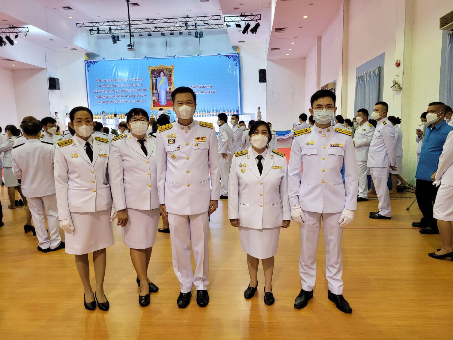 พช.หนองคาย ร่วมพิธีถวายเครื่องราชสักการะ วางพานพุ่ม และจุดเทียนชัยถวายพระพร สมเด็จพระนางเจ้าสิริกิตติ์ พระบรมราชินีนาถ พระบรมราชชนนีพันปีหลวง เนื่องในโอกาสมหามงคลเฉลิมพระชนมพรรษา 90 พรรษา 12 สิงหาคม 2565