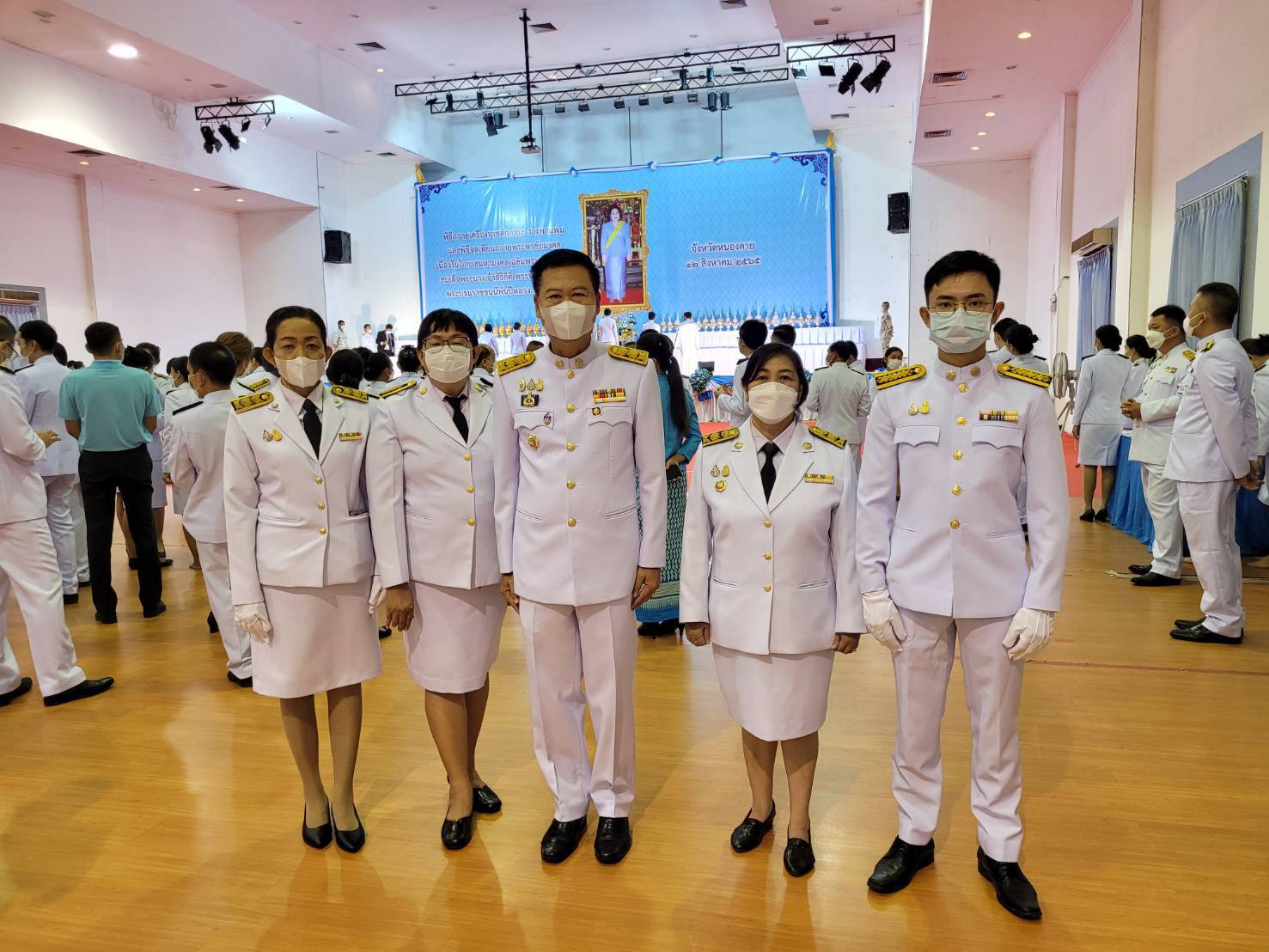 พช.หนองคาย ร่วมพิธีถวายเครื่องราชสักการะ วางพานพุ่ม และจุดเทียนชัยถวายพระพร สมเด็จพระนางเจ้าสิริกิตติ์ พระบรมราชินีนาถ พระบรมราชชนนีพันปีหลวง เนื่องในโอกาสมหามงคลเฉลิมพระชนมพรรษา 90 พรรษา 12 สิงหาคม 2565