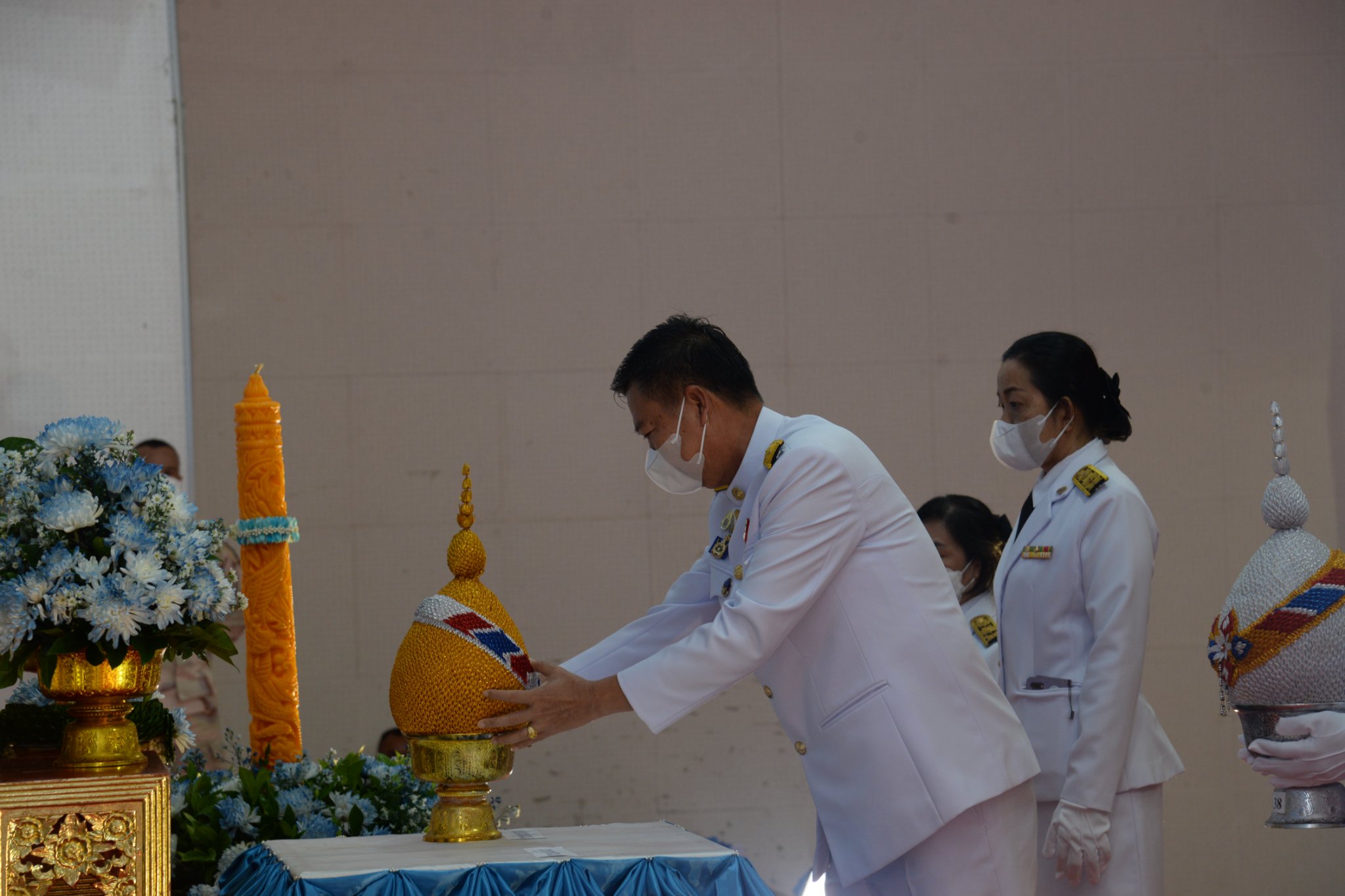 พช.หนองคาย ร่วมพิธีถวายเครื่องราชสักการะ วางพานพุ่ม และจุดเทียนชัยถวายพระพร สมเด็จพระนางเจ้าสิริกิตติ์ พระบรมราชินีนาถ พระบรมราชชนนีพันปีหลวง เนื่องในโอกาสมหามงคลเฉลิมพระชนมพรรษา 90 พรรษา 12 สิงหาคม 2565