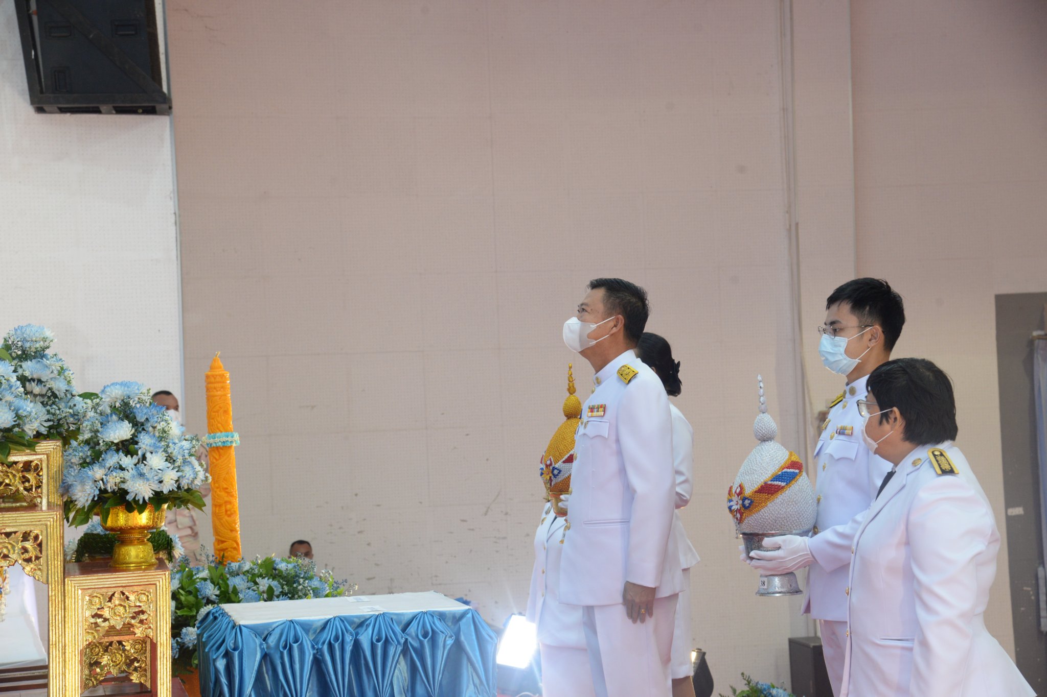 พช.หนองคาย ร่วมพิธีถวายเครื่องราชสักการะ วางพานพุ่ม และจุดเทียนชัยถวายพระพร สมเด็จพระนางเจ้าสิริกิตติ์ พระบรมราชินีนาถ พระบรมราชชนนีพันปีหลวง เนื่องในโอกาสมหามงคลเฉลิมพระชนมพรรษา 90 พรรษา 12 สิงหาคม 2565