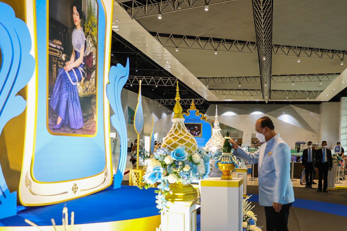 ผู้ว่าราชการจังหวัดหนองคาย ร่วมงาน “ศิลปาชีพประทีปไทย OTOP ก้าวไกลด้วยพระบารมี” ปี 2565 ภายใต้แนวคิด “ผ้าทอไทย สายใยแห่งพระเมตตา สร้างอาชีพปวงประชาอย่างยั่งยืน”