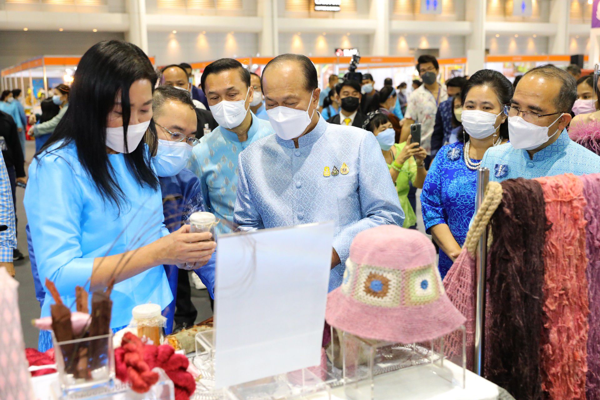 ผู้ว่าราชการจังหวัดหนองคาย ร่วมงาน “ศิลปาชีพประทีปไทย OTOP ก้าวไกลด้วยพระบารมี” ปี 2565 ภายใต้แนวคิด “ผ้าทอไทย สายใยแห่งพระเมตตา สร้างอาชีพปวงประชาอย่างยั่งยืน”