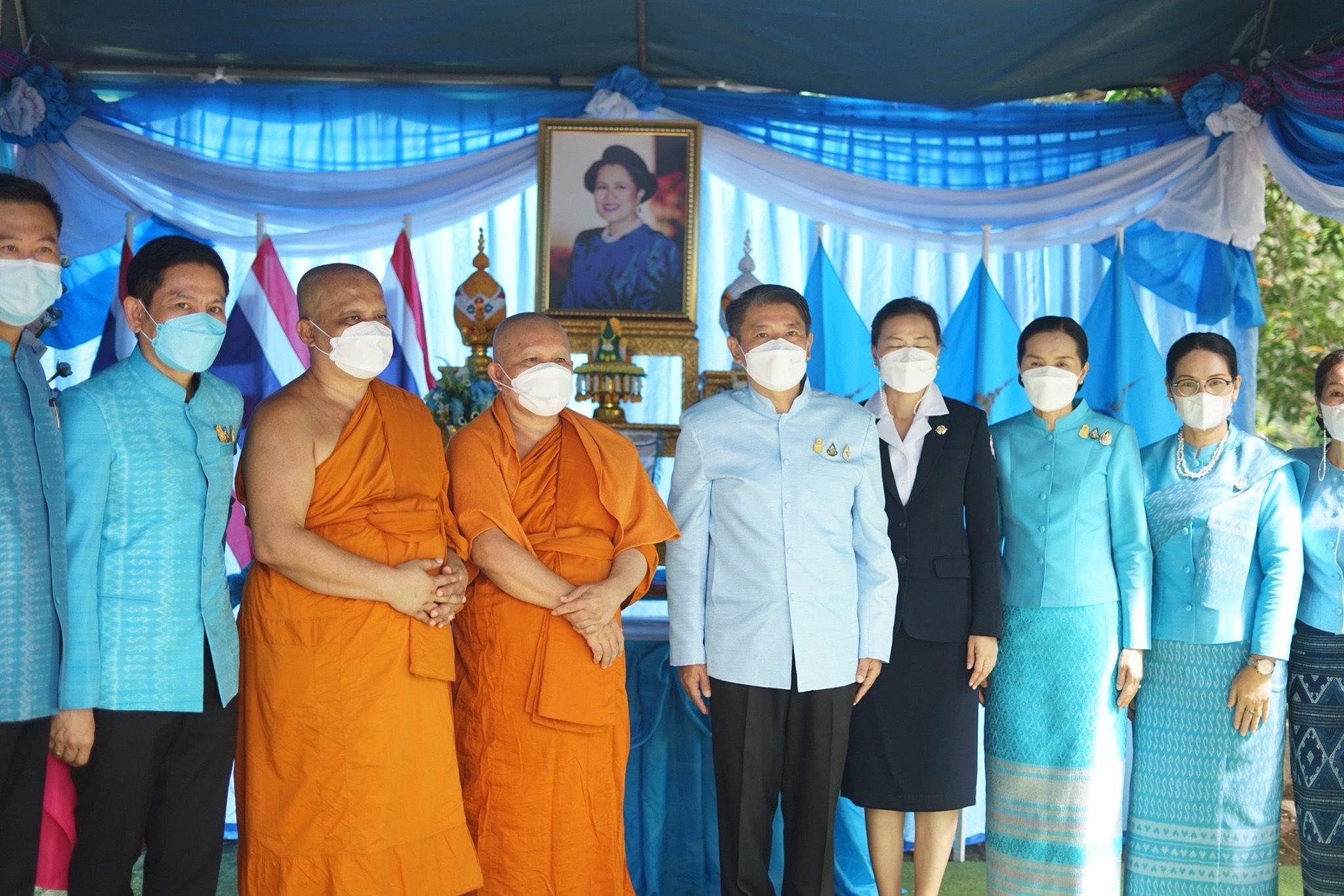 จังหวัดหนองคาย โดยสำนักงานพัฒนาชุมชนจังหวัดหนองคาย จัดกิจกรรมบริจาคโลหิตตามโครงการ “90 พรรษา 90 ล้านซีซีถวายราชสดุดี สมเด็จพระบรมราชชนนีพันปีหลวง”และกิจกรรมทอดผ้าป่า ภายใต้โครงการ “90 พรรษา 999 สมทบกองทุนศรัทธา ทุนปัญญา กองทุนแม่ของแผ่นดิน ทุนตั้งต้นแห่งความดีงาม” เฉลิมพระเกียรติ สมเด็จพระนางเจ้าสิริกิติ์ พระบรมราชินีนาถ พระบรมราชชนนีพันปีหลวง เนื่องในโอกาสมหามงคลเฉลิมพระชนมพรรษา 90 พรรษา 12 สิงหาคม 2565 