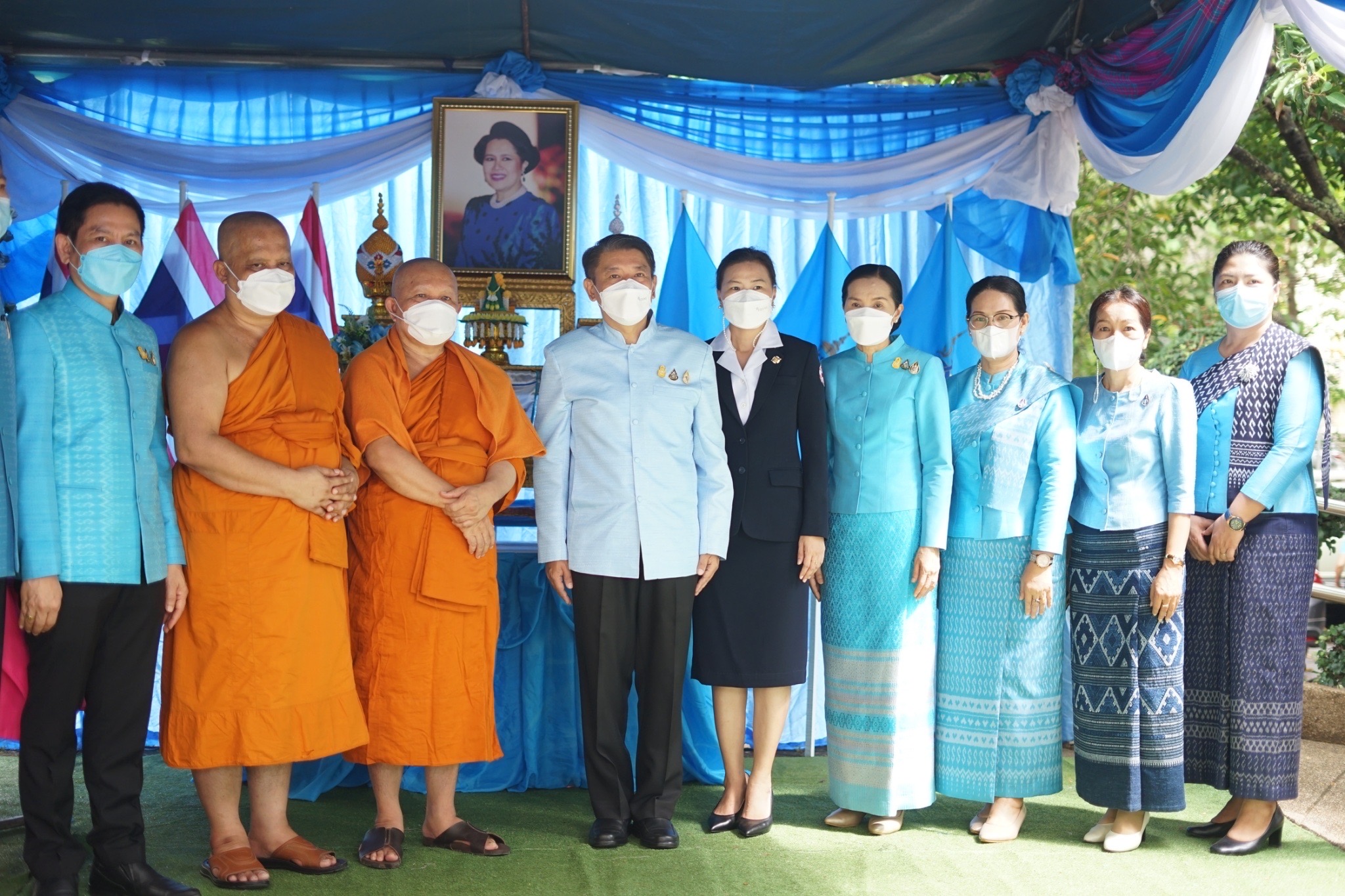 จังหวัดหนองคาย โดยสำนักงานพัฒนาชุมชนจังหวัดหนองคาย จัดกิจกรรมบริจาคโลหิตตามโครงการ “90 พรรษา 90 ล้านซีซีถวายราชสดุดี สมเด็จพระบรมราชชนนีพันปีหลวง”และกิจกรรมทอดผ้าป่า ภายใต้โครงการ “90 พรรษา 999 สมทบกองทุนศรัทธา ทุนปัญญา กองทุนแม่ของแผ่นดิน ทุนตั้งต้นแห่งความดีงาม” เฉลิมพระเกียรติ สมเด็จพระนางเจ้าสิริกิติ์ พระบรมราชินีนาถ พระบรมราชชนนีพันปีหลวง เนื่องในโอกาสมหามงคลเฉลิมพระชนมพรรษา 90 พรรษา 12 สิงหาคม 2565 