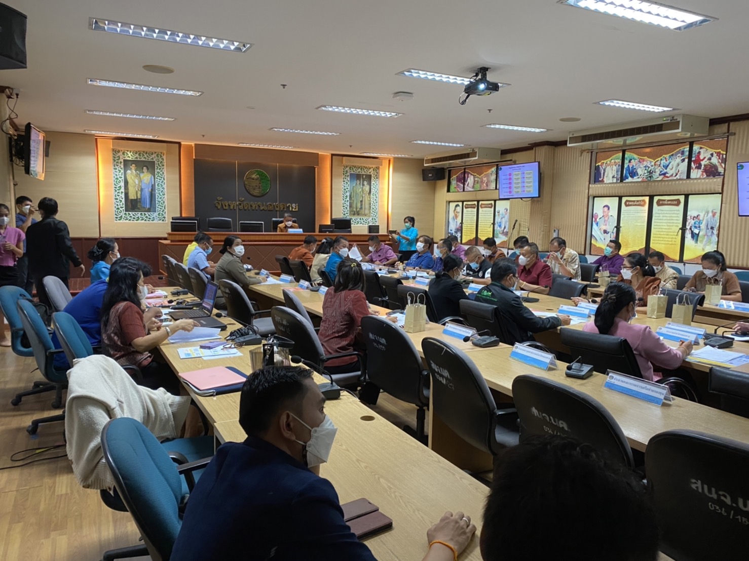 จังหวัดหนองคาย ประชุมคณะกรรมการบริหารศูนย์อำนวยการขจัดความยากจนและพัฒนาคนทุกช่วงวัยอย่างยั่งยืนตามหลักปรัชญาของเศรษฐกิจพอเพียงจังหวัดหนองคาย (คจพ.จ.) ครั้งที่ 4/2565