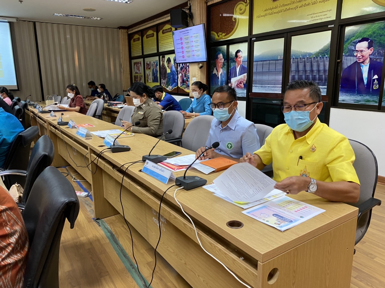 จังหวัดหนองคาย ประชุมคณะกรรมการบริหารศูนย์อำนวยการขจัดความยากจนและพัฒนาคนทุกช่วงวัยอย่างยั่งยืนตามหลักปรัชญาของเศรษฐกิจพอเพียงจังหวัดหนองคาย (คจพ.จ.) ครั้งที่ 4/2565