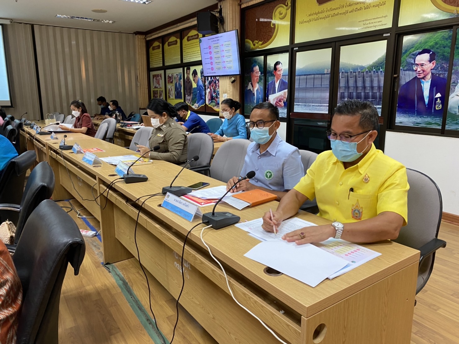 จังหวัดหนองคาย ประชุมคณะกรรมการบริหารศูนย์อำนวยการขจัดความยากจนและพัฒนาคนทุกช่วงวัยอย่างยั่งยืนตามหลักปรัชญาของเศรษฐกิจพอเพียงจังหวัดหนองคาย (คจพ.จ.) ครั้งที่ 4/2565