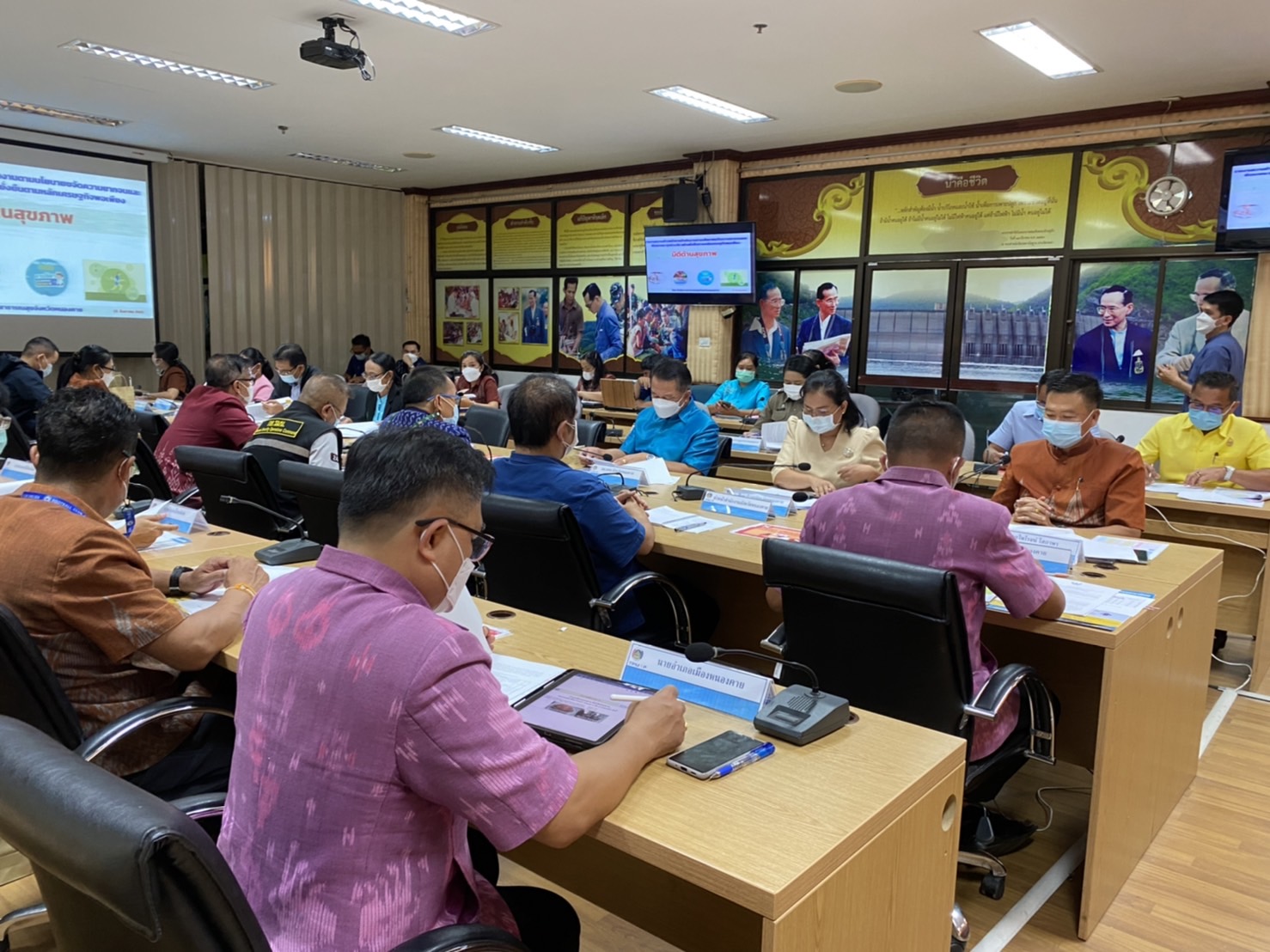 จังหวัดหนองคาย ประชุมคณะกรรมการบริหารศูนย์อำนวยการขจัดความยากจนและพัฒนาคนทุกช่วงวัยอย่างยั่งยืนตามหลักปรัชญาของเศรษฐกิจพอเพียงจังหวัดหนองคาย (คจพ.จ.) ครั้งที่ 4/2565