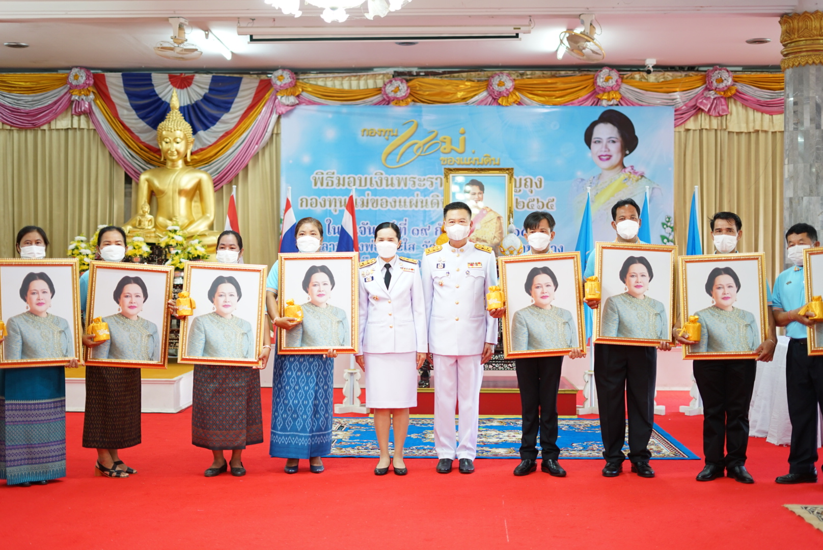 พช.หนองคาย จัดพิธีมอบเงินพระราชทานขวัญถุงกองทุนแม่ของแผ่นดิน ประจำปี 2564 และ 2565