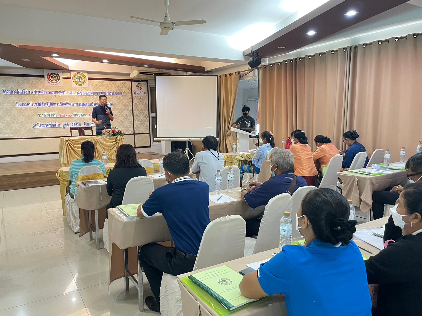 พช.หนองคาย จัดโครงการส่งเสริมการขับเคลื่อนกองทุนชุมชน และการเข้าถึงแหล่งทุนตามหลักธรรมาภิบาล เพื่อเพิ่มศักยภาพคณะกรรมการกองทุนชุมชนในการบริหารจัดการกองทุนชุมชนให้มีการบริหารจัดการตามหลักธรรมาภิบาล