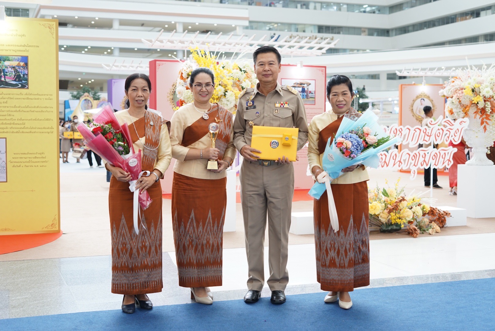 พัฒนาชุมชนหนองคาย  คว้ารางวัลชนะเลิศหน่วยงานต้นแบบการขับเคลื่อนนโยบายสำคัญของกรมการพัฒนาชุมชน ประจำปี 2565 (CDD Policy Award 2022) ในงานวันพัฒนาชุมชน 2565 ครั้งที่ 11 วาระครบรอบ 60 ปี กรมการพัฒนาชุมชน