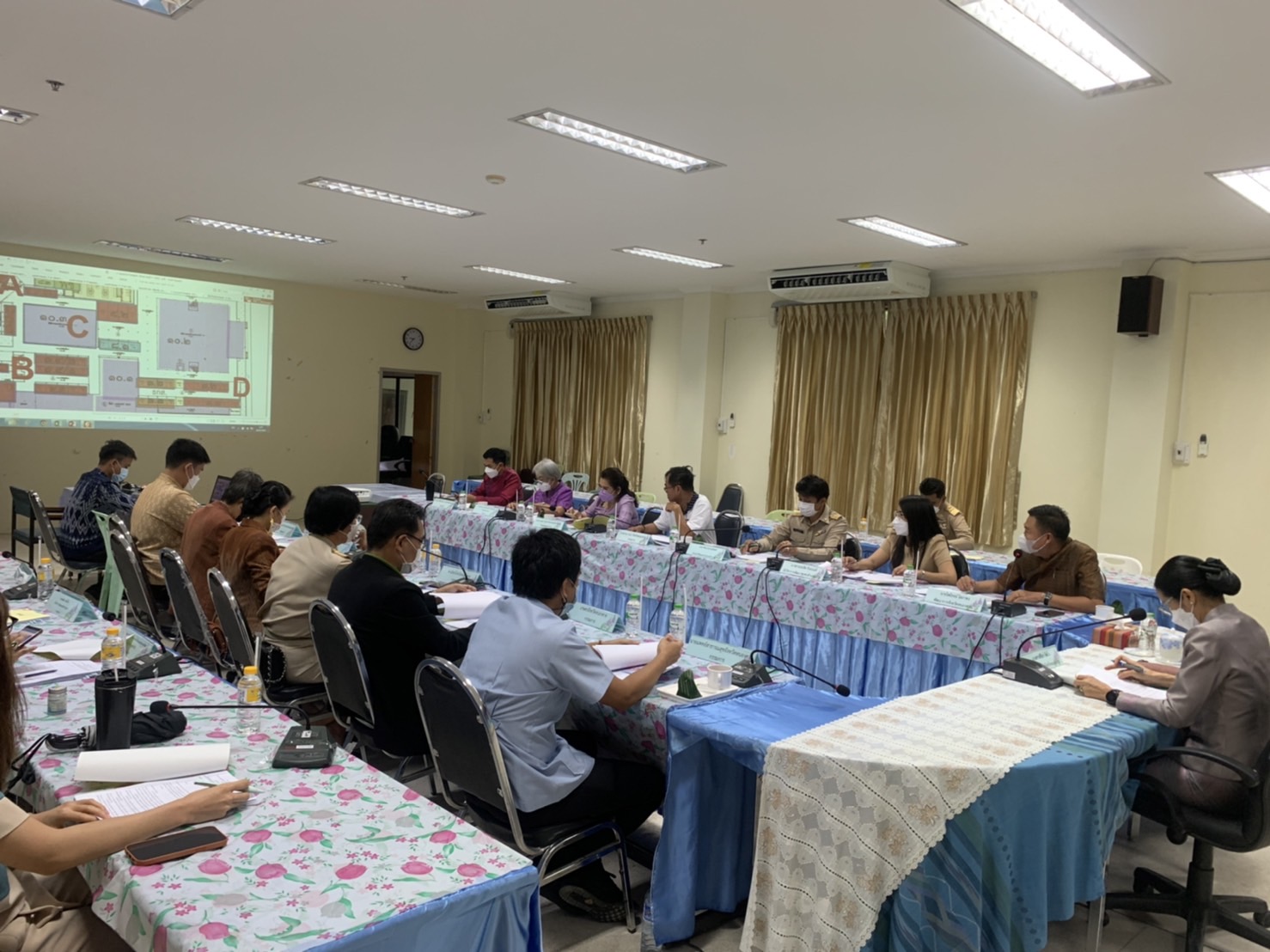 พช.หนองคาย ประชุมคณะกรรมการขับเคลื่อนศูนย์แสดงและจำหน่ายผลิตภัณฑ์ OTOP จังหวัดหนองคาย ครั้งที่  ๖/ ๒๕๖๕