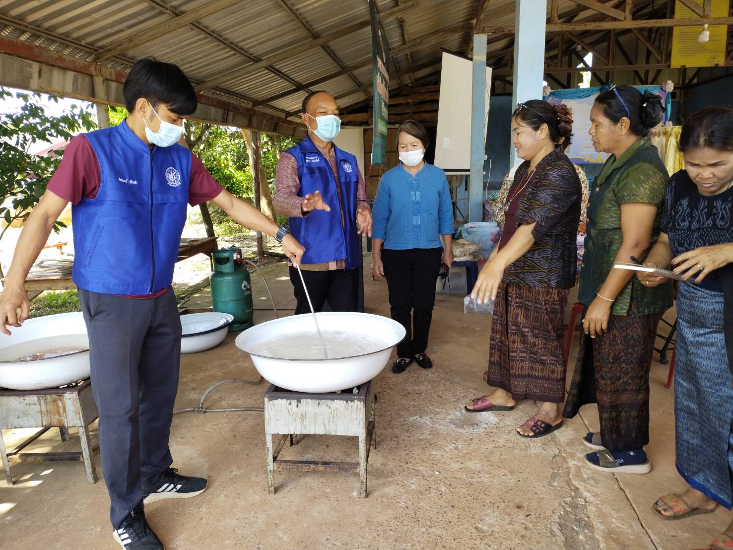 จังหวัดหนองคาย ดำเนินโครงการยกระดับการพัฒนาผลิตภัณฑ์ผ้าทอพื้นเมือง เพื่อให้กลุ่มทอผ้ามีความรู้ และมีทักษะ สร้างงาน สร้างอาชีพ สร้างรายได้ให้ชุมชน