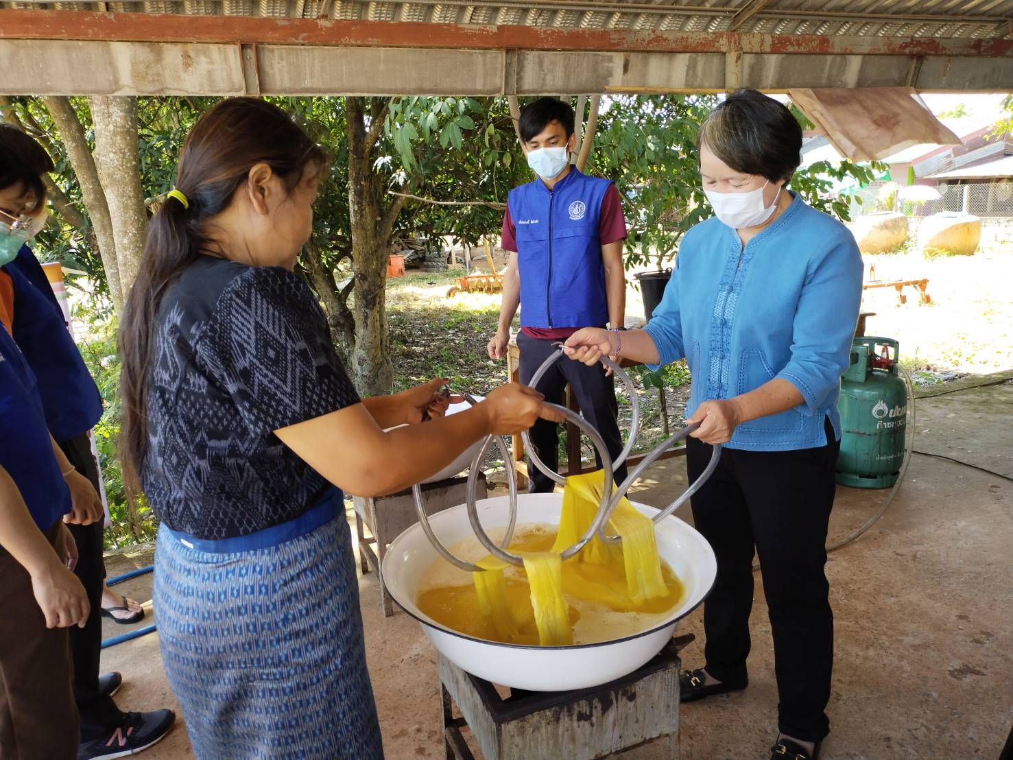 จังหวัดหนองคาย ดำเนินโครงการยกระดับการพัฒนาผลิตภัณฑ์ผ้าทอพื้นเมือง เพื่อให้กลุ่มทอผ้ามีความรู้ และมีทักษะ สร้างงาน สร้างอาชีพ สร้างรายได้ให้ชุมชน