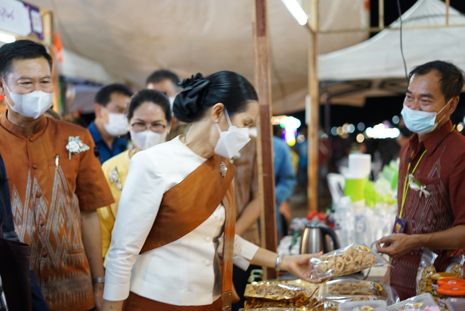 พัฒนาชุมชนจังหวัดหนองคาย จัดงาน OTOP บั้งไฟพญานาคโลก เพื่อแลกเปลี่ยนเรียนรู้ การผลิต การจำหน่ายสินค้าร่วมกัน และเพิ่มช่องทางการตลาดให้กับผู้ผลิต ผู้ประกอบการ OTOP