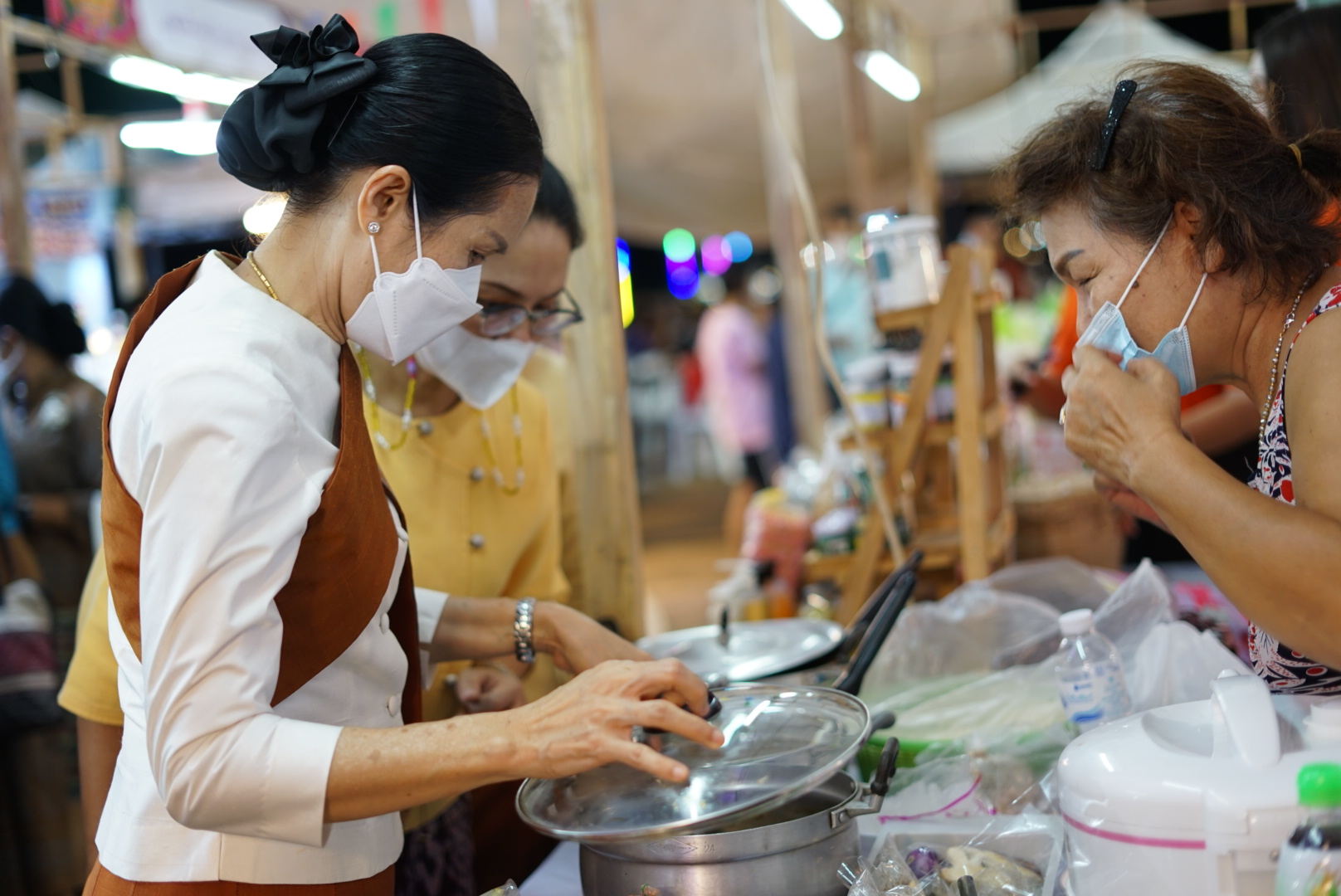 พัฒนาชุมชนจังหวัดหนองคาย จัดงาน OTOP บั้งไฟพญานาคโลก เพื่อแลกเปลี่ยนเรียนรู้ การผลิต การจำหน่ายสินค้าร่วมกัน และเพิ่มช่องทางการตลาดให้กับผู้ผลิต ผู้ประกอบการ OTOP