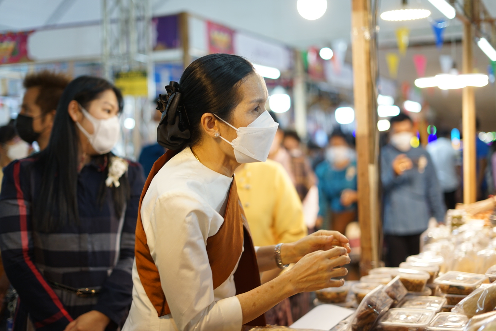 พัฒนาชุมชนจังหวัดหนองคาย จัดงาน OTOP บั้งไฟพญานาคโลก เพื่อแลกเปลี่ยนเรียนรู้ การผลิต การจำหน่ายสินค้าร่วมกัน และเพิ่มช่องทางการตลาดให้กับผู้ผลิต ผู้ประกอบการ OTOP