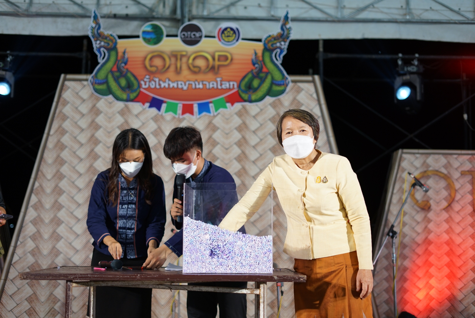 พัฒนาชุมชนจังหวัดหนองคาย จัดงาน OTOP บั้งไฟพญานาคโลก เพื่อแลกเปลี่ยนเรียนรู้ การผลิต การจำหน่ายสินค้าร่วมกัน และเพิ่มช่องทางการตลาดให้กับผู้ผลิต ผู้ประกอบการ OTOP