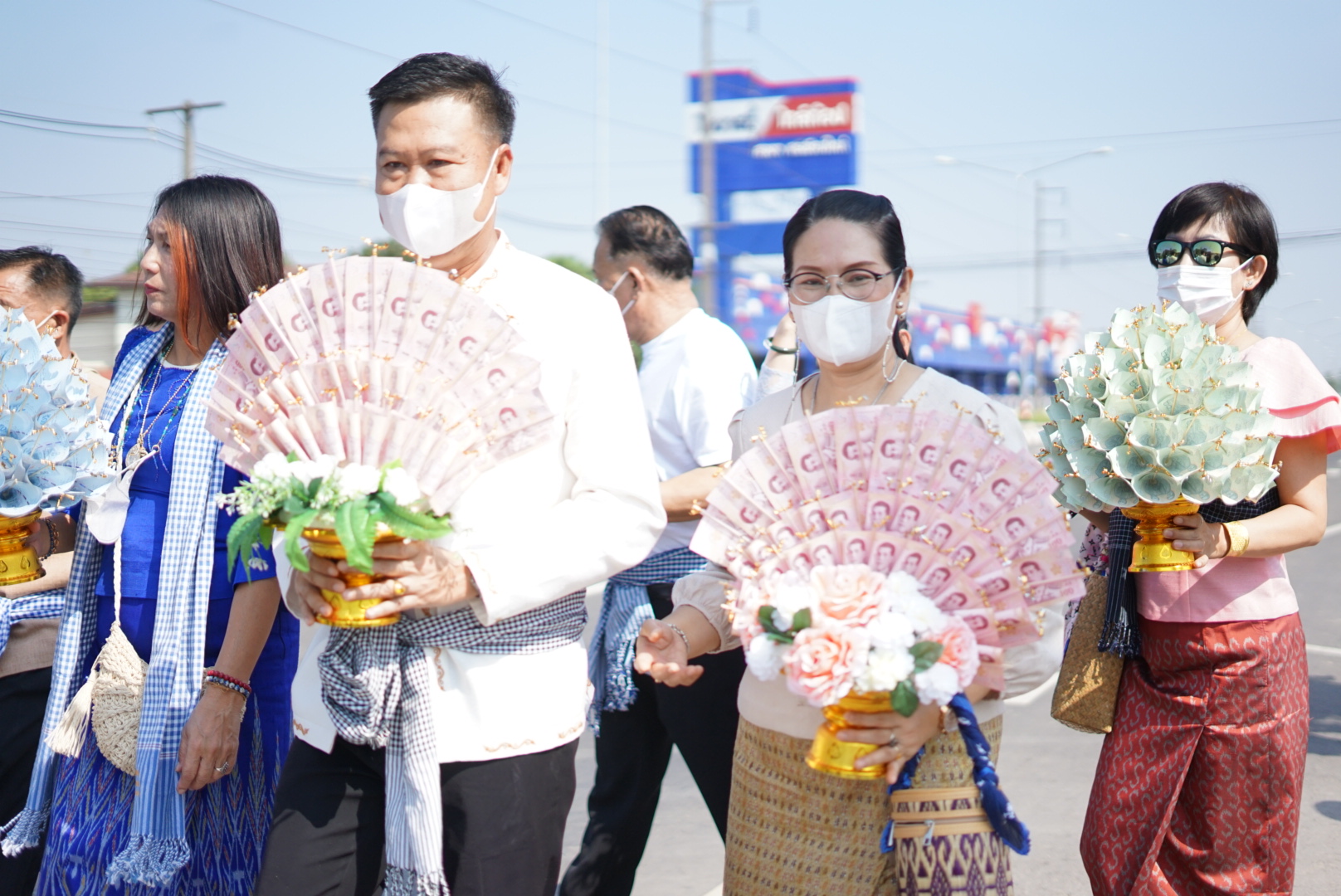 พช.หนองคาย ร่วม พิธีทอดกฐินสามัคคี กองทุนหมู่บ้านและชุมชนเมืองแห่งชาติ ณ วัดท่าทรายสะอาด อำเภอศรีเชียงใหม่