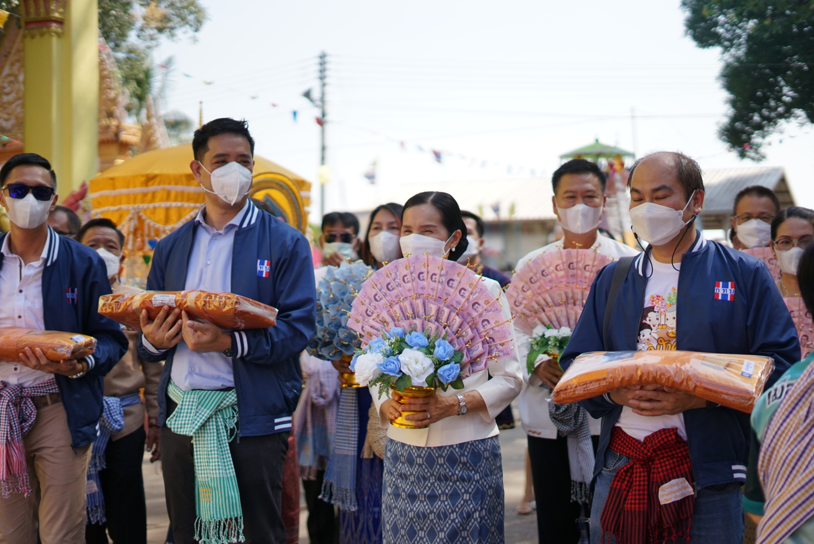 พช.หนองคาย ร่วม พิธีทอดกฐินสามัคคี กองทุนหมู่บ้านและชุมชนเมืองแห่งชาติ ณ วัดท่าทรายสะอาด อำเภอศรีเชียงใหม่