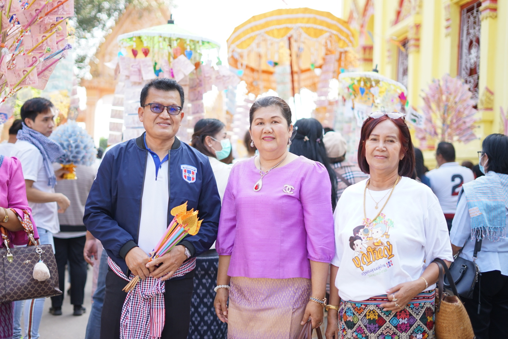 พช.หนองคาย ร่วม พิธีทอดกฐินสามัคคี กองทุนหมู่บ้านและชุมชนเมืองแห่งชาติ ณ วัดท่าทรายสะอาด อำเภอศรีเชียงใหม่