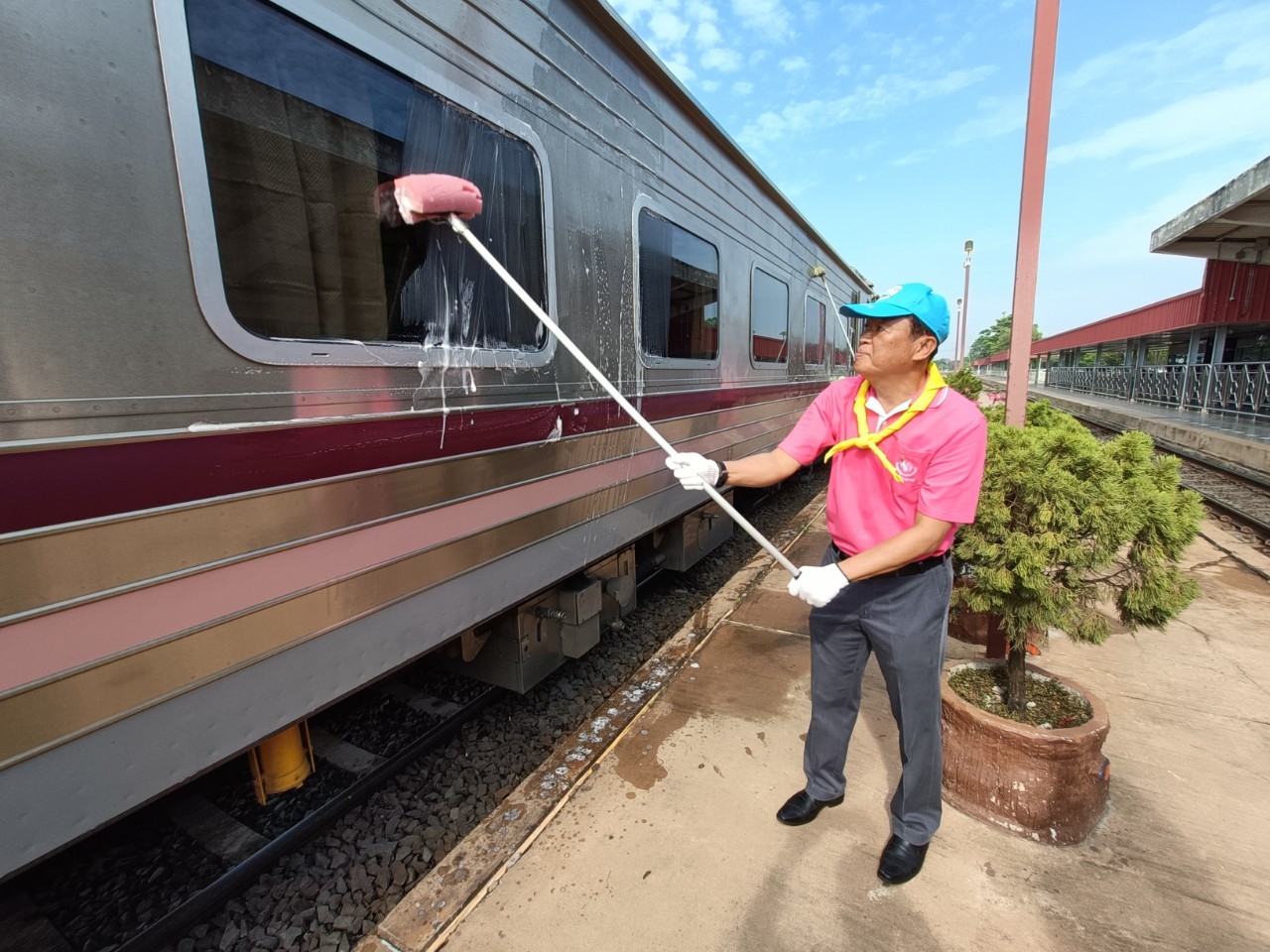 พช.หนองคาย ร่วมกิจกรรมจิตอาสาพัฒนาเนื่องในโอกาสวันคล้ายวันสวรรคตพระบาทสมเด็จพระจุลจอมเกล้าเจ้าอยู่หัว “วันปิยมหาราช”