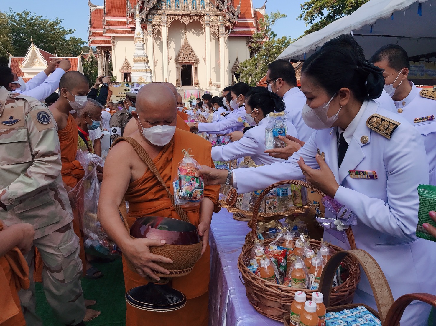 พช.หนองคาย ร่วมพิธีทำบุญตักบาตรถวายพระราชกุศลและน้อมรำลึกในพระมหากรุณาธิคุณ เนื่องในวันคล้ายวันสวรรคต พระบาทสมเด็จพระบรมชนกาธิเบศร มหาภูมิพลอดุลยเดชมหาราช บรมนาถบพิตร 13 ตุลาคม 2565
