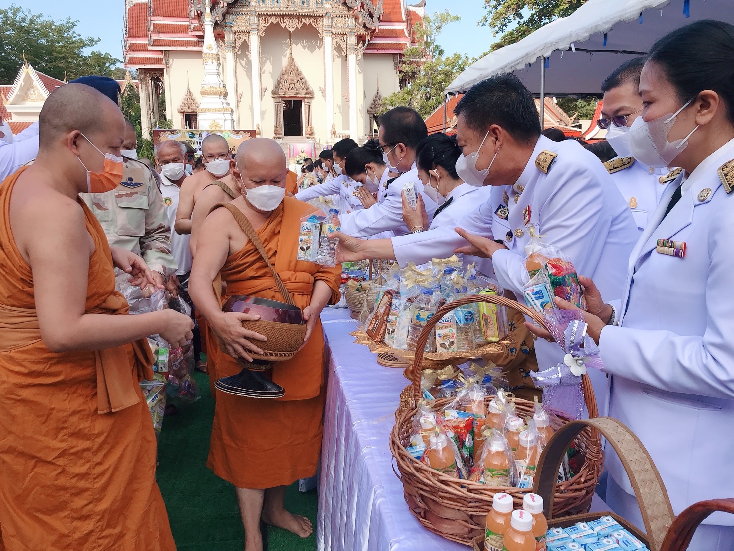 พช.หนองคาย ร่วมพิธีทำบุญตักบาตรถวายพระราชกุศลและน้อมรำลึกในพระมหากรุณาธิคุณ เนื่องในวันคล้ายวันสวรรคต พระบาทสมเด็จพระบรมชนกาธิเบศร มหาภูมิพลอดุลยเดชมหาราช บรมนาถบพิตร 13 ตุลาคม 2565