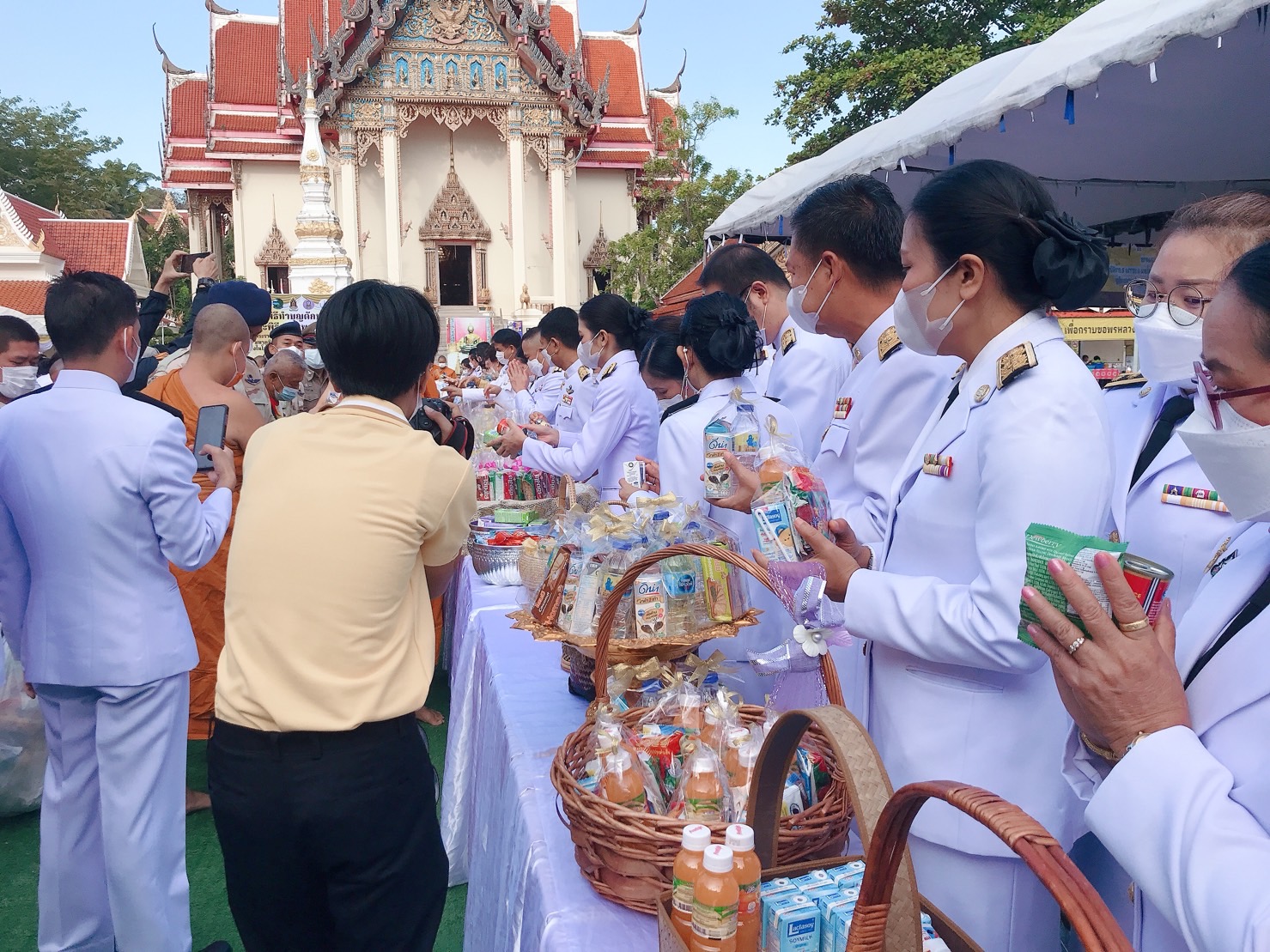 พช.หนองคาย ร่วมพิธีทำบุญตักบาตรถวายพระราชกุศลและน้อมรำลึกในพระมหากรุณาธิคุณ เนื่องในวันคล้ายวันสวรรคต พระบาทสมเด็จพระบรมชนกาธิเบศร มหาภูมิพลอดุลยเดชมหาราช บรมนาถบพิตร 13 ตุลาคม 2565