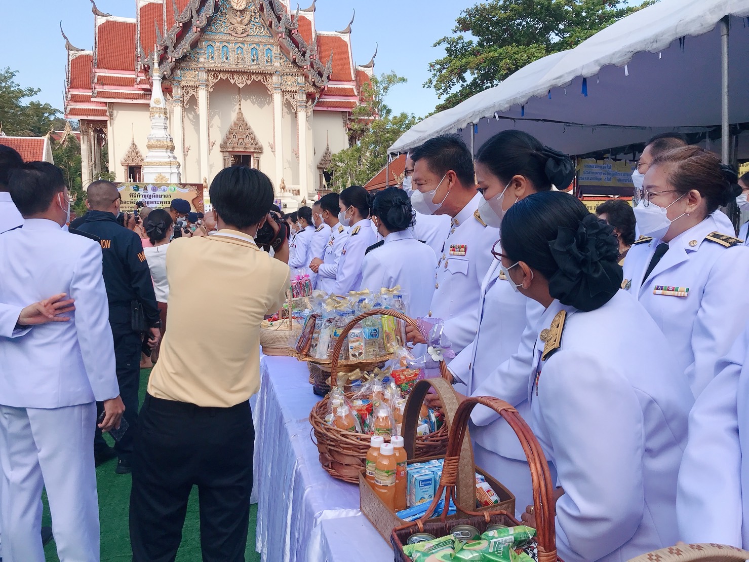 พช.หนองคาย ร่วมพิธีทำบุญตักบาตรถวายพระราชกุศลและน้อมรำลึกในพระมหากรุณาธิคุณ เนื่องในวันคล้ายวันสวรรคต พระบาทสมเด็จพระบรมชนกาธิเบศร มหาภูมิพลอดุลยเดชมหาราช บรมนาถบพิตร 13 ตุลาคม 2565