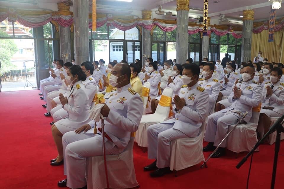 พช.หนองคาย ร่วมพิธีทำบุญตักบาตรถวายพระราชกุศลและน้อมรำลึกในพระมหากรุณาธิคุณ เนื่องในวันคล้ายวันสวรรคต พระบาทสมเด็จพระบรมชนกาธิเบศร มหาภูมิพลอดุลยเดชมหาราช บรมนาถบพิตร 13 ตุลาคม 2565