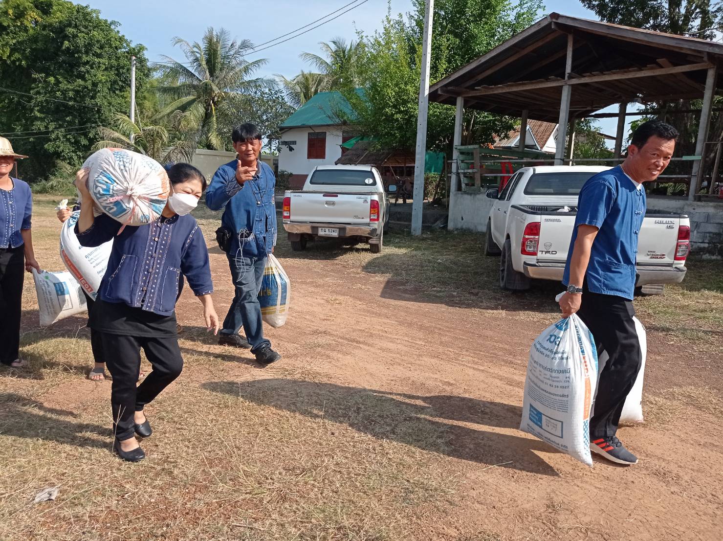 พช.หนองคาย ฝึกปฏิบัติการสร้างความมั่นคงทางอาหาร ในพื้นที่ 30 ตารางวา เรียนรู้การใช้พื้นที่ที่มีอย่างจำกัดให้เกิดประโยชน์สูงสุด ในการสร้างความมั่นคงทางอาหารให้กับครัวเรือน