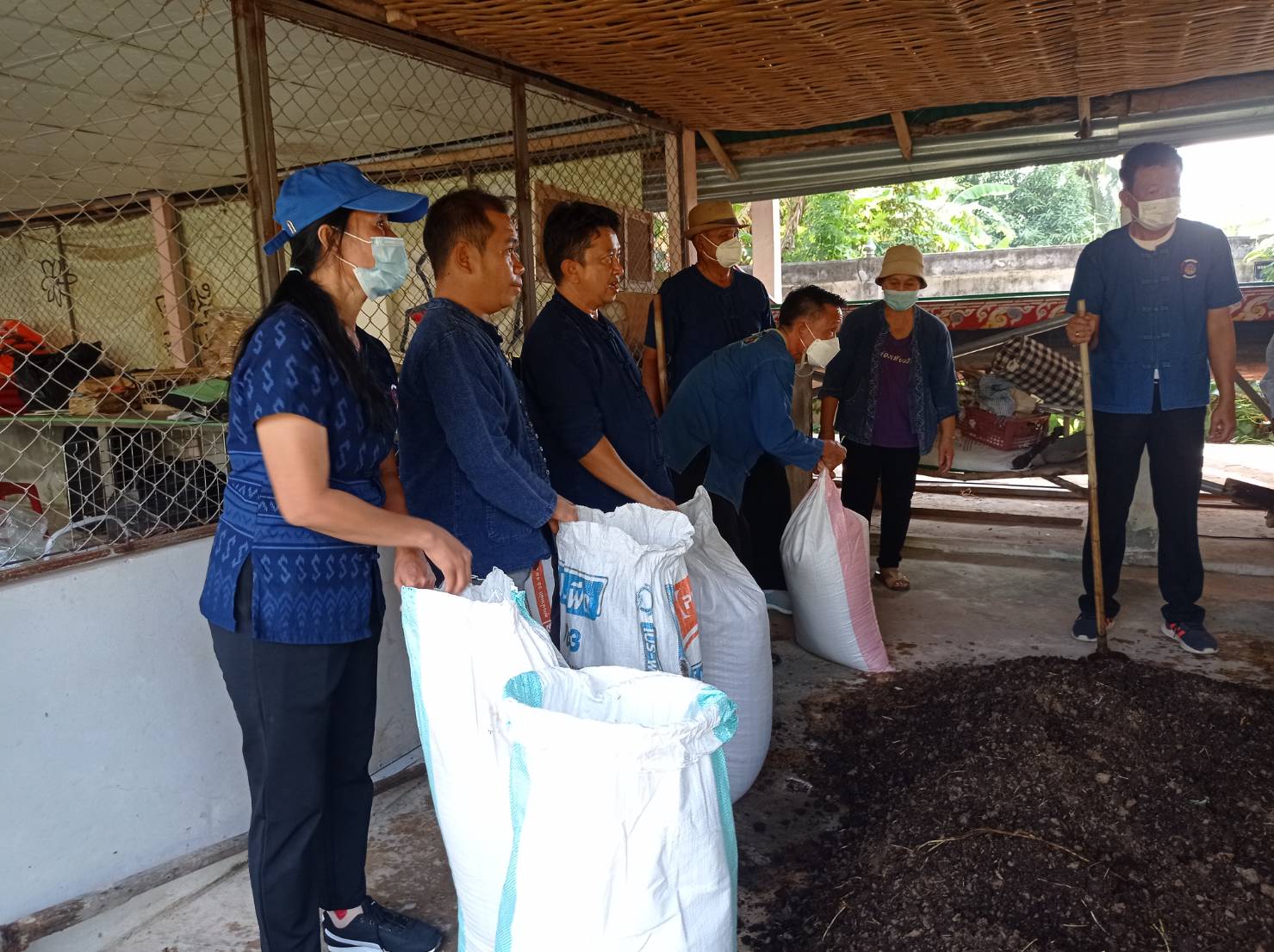 พช.หนองคาย ฝึกปฏิบัติการสร้างความมั่นคงทางอาหาร ในพื้นที่ 30 ตารางวา เรียนรู้การใช้พื้นที่ที่มีอย่างจำกัดให้เกิดประโยชน์สูงสุด ในการสร้างความมั่นคงทางอาหารให้กับครัวเรือน