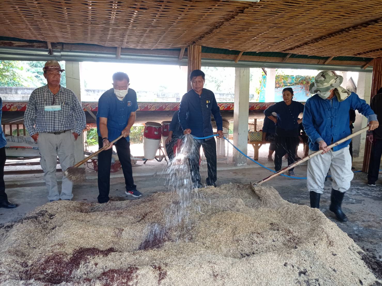 พช.หนองคาย ฝึกปฏิบัติการสร้างความมั่นคงทางอาหาร ในพื้นที่ 30 ตารางวา เรียนรู้การใช้พื้นที่ที่มีอย่างจำกัดให้เกิดประโยชน์สูงสุด ในการสร้างความมั่นคงทางอาหารให้กับครัวเรือน