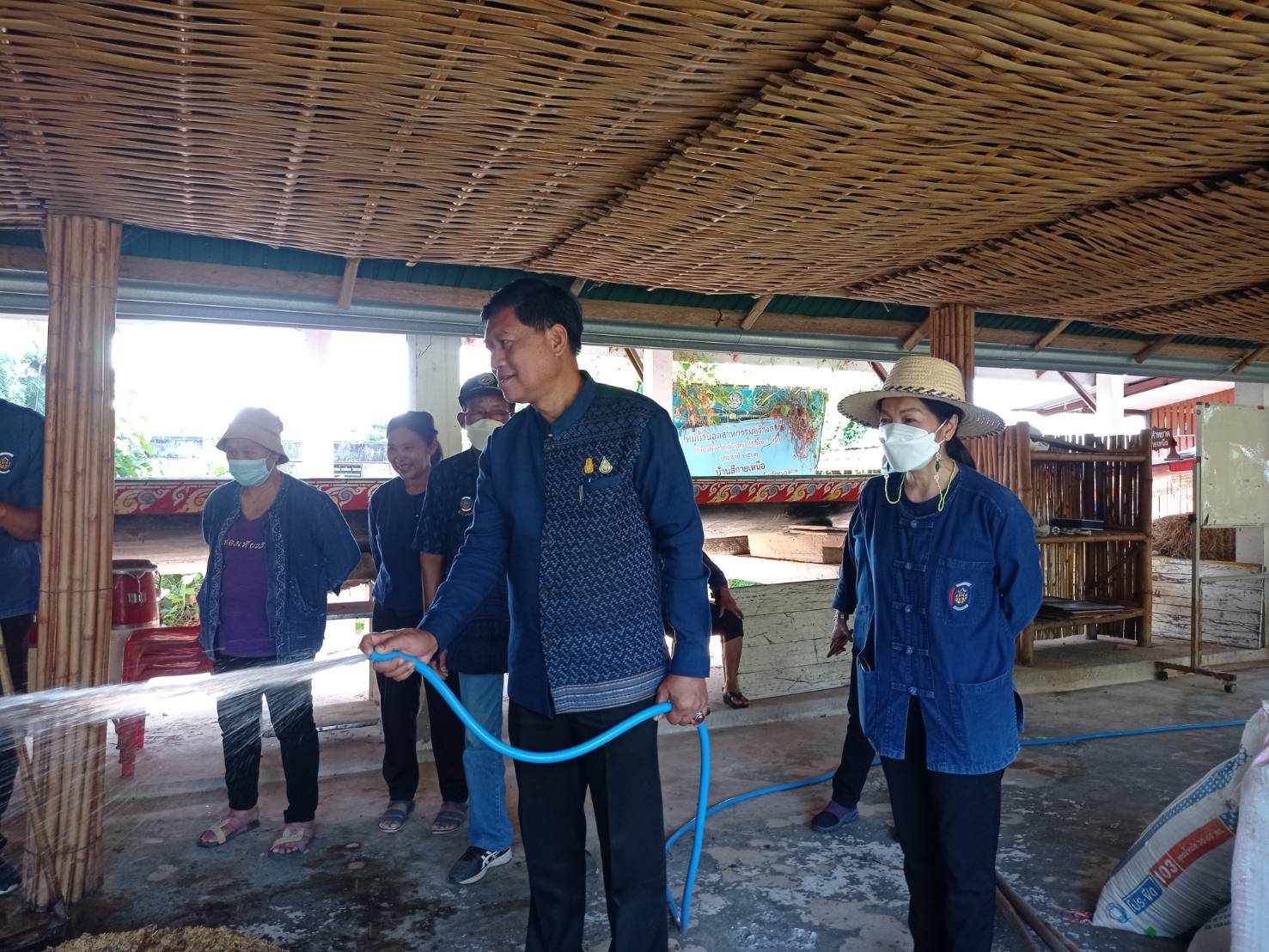 พช.หนองคาย ฝึกปฏิบัติการสร้างความมั่นคงทางอาหาร ในพื้นที่ 30 ตารางวา เรียนรู้การใช้พื้นที่ที่มีอย่างจำกัดให้เกิดประโยชน์สูงสุด ในการสร้างความมั่นคงทางอาหารให้กับครัวเรือน