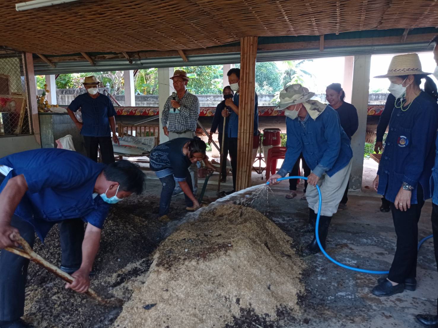 พช.หนองคาย ฝึกปฏิบัติการสร้างความมั่นคงทางอาหาร ในพื้นที่ 30 ตารางวา เรียนรู้การใช้พื้นที่ที่มีอย่างจำกัดให้เกิดประโยชน์สูงสุด ในการสร้างความมั่นคงทางอาหารให้กับครัวเรือน